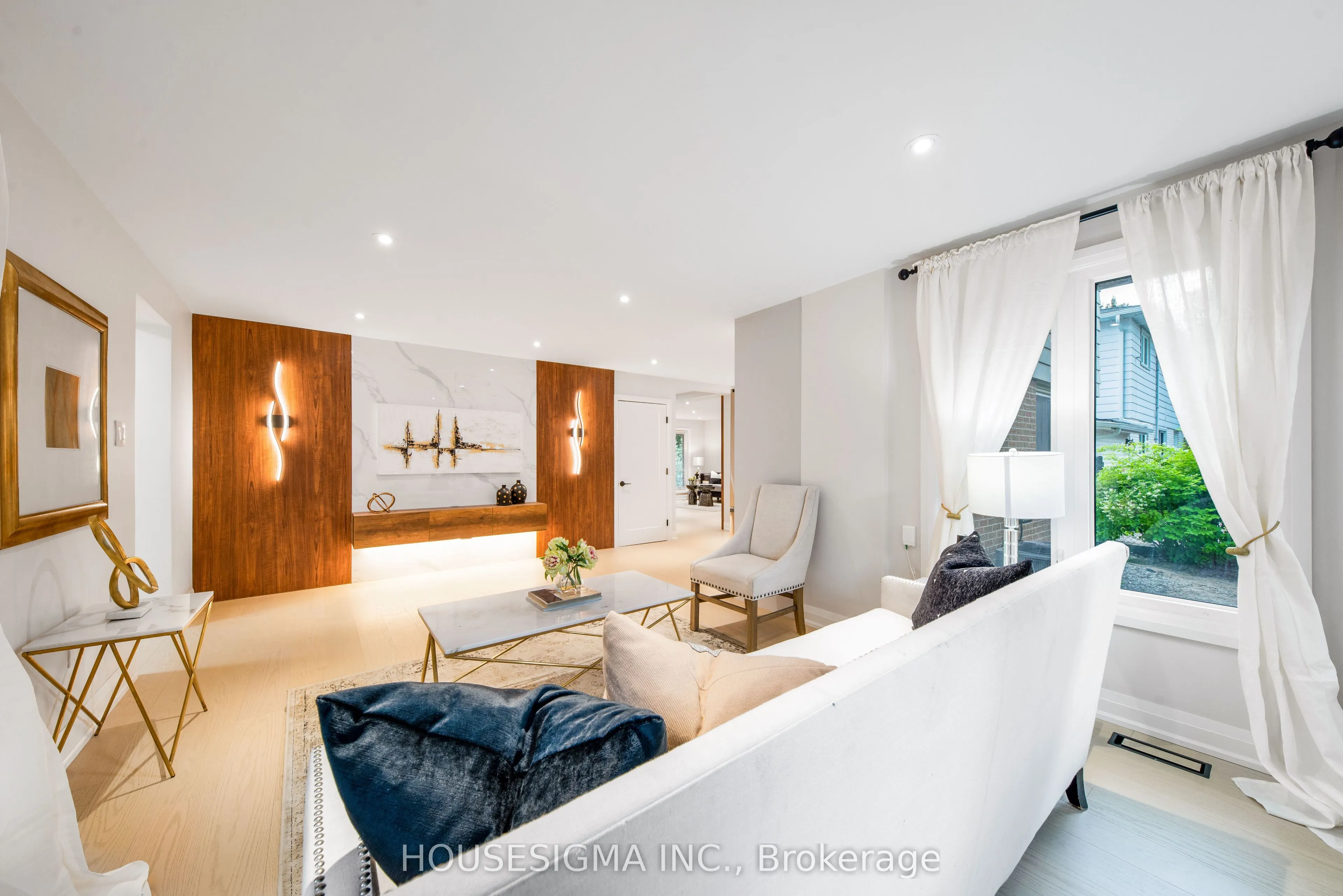 50 Royal Orchard Boulevard