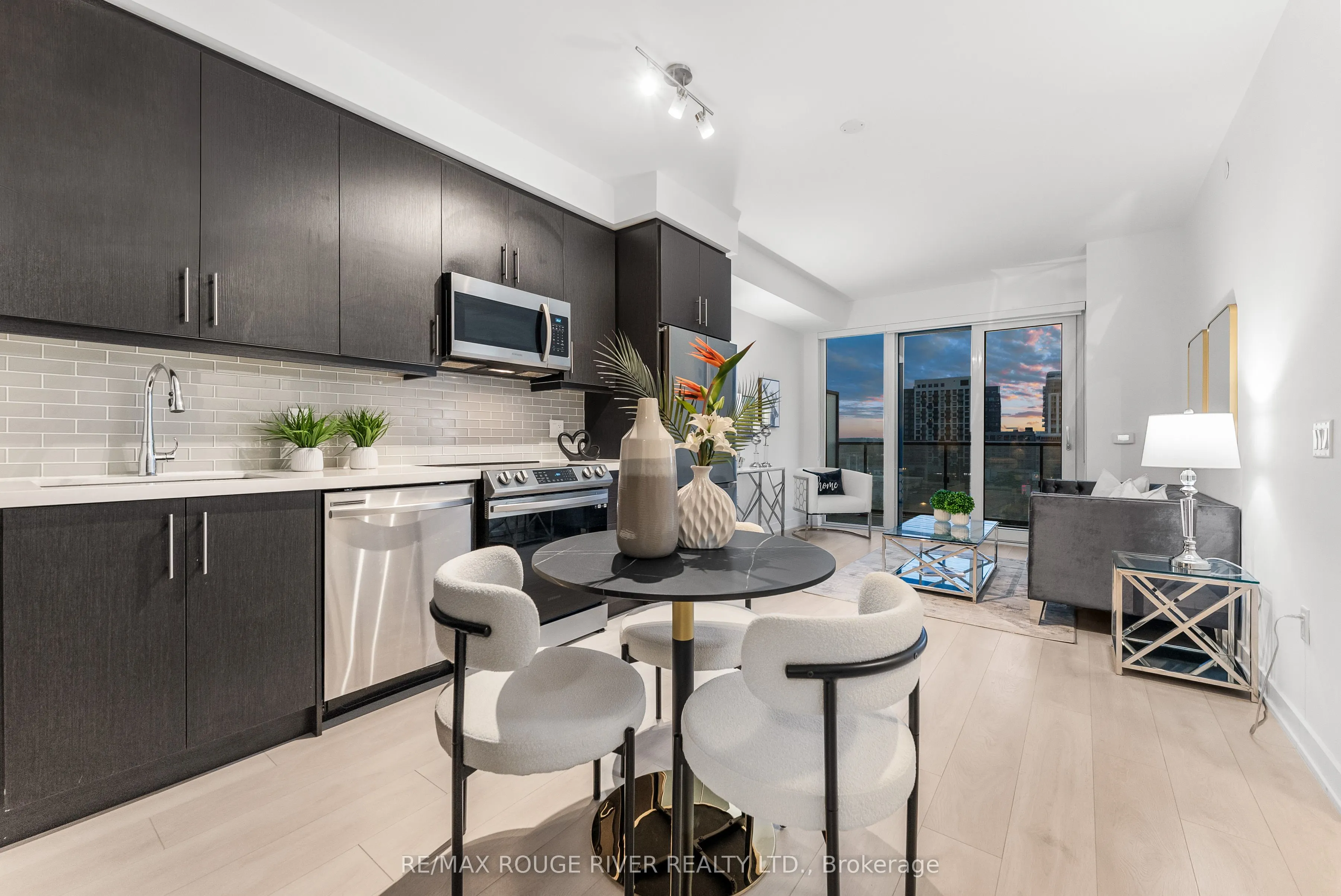 95 Oneida Crescent, #602