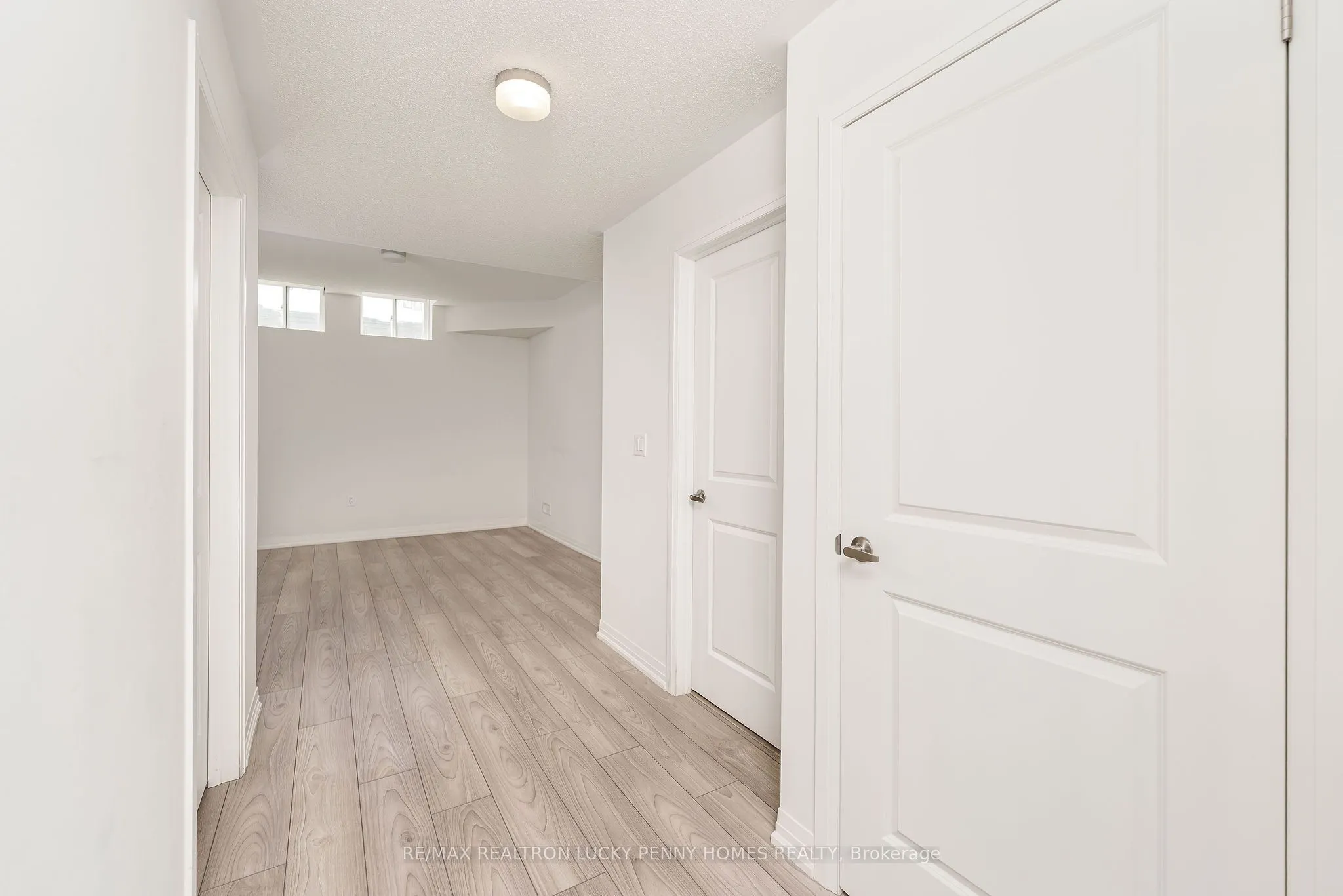 123 Schmeltzer Crescent
