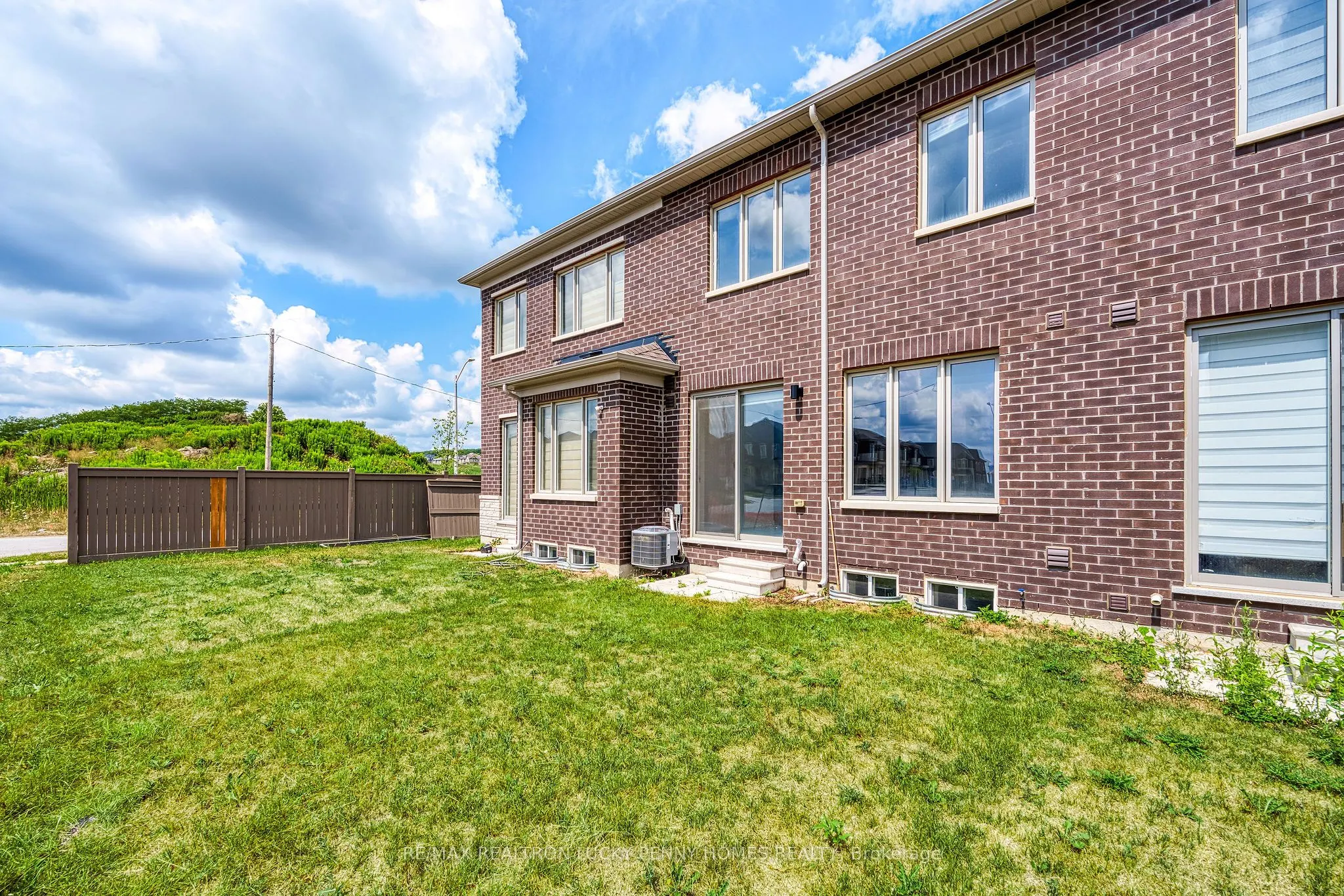 123 Schmeltzer Crescent
