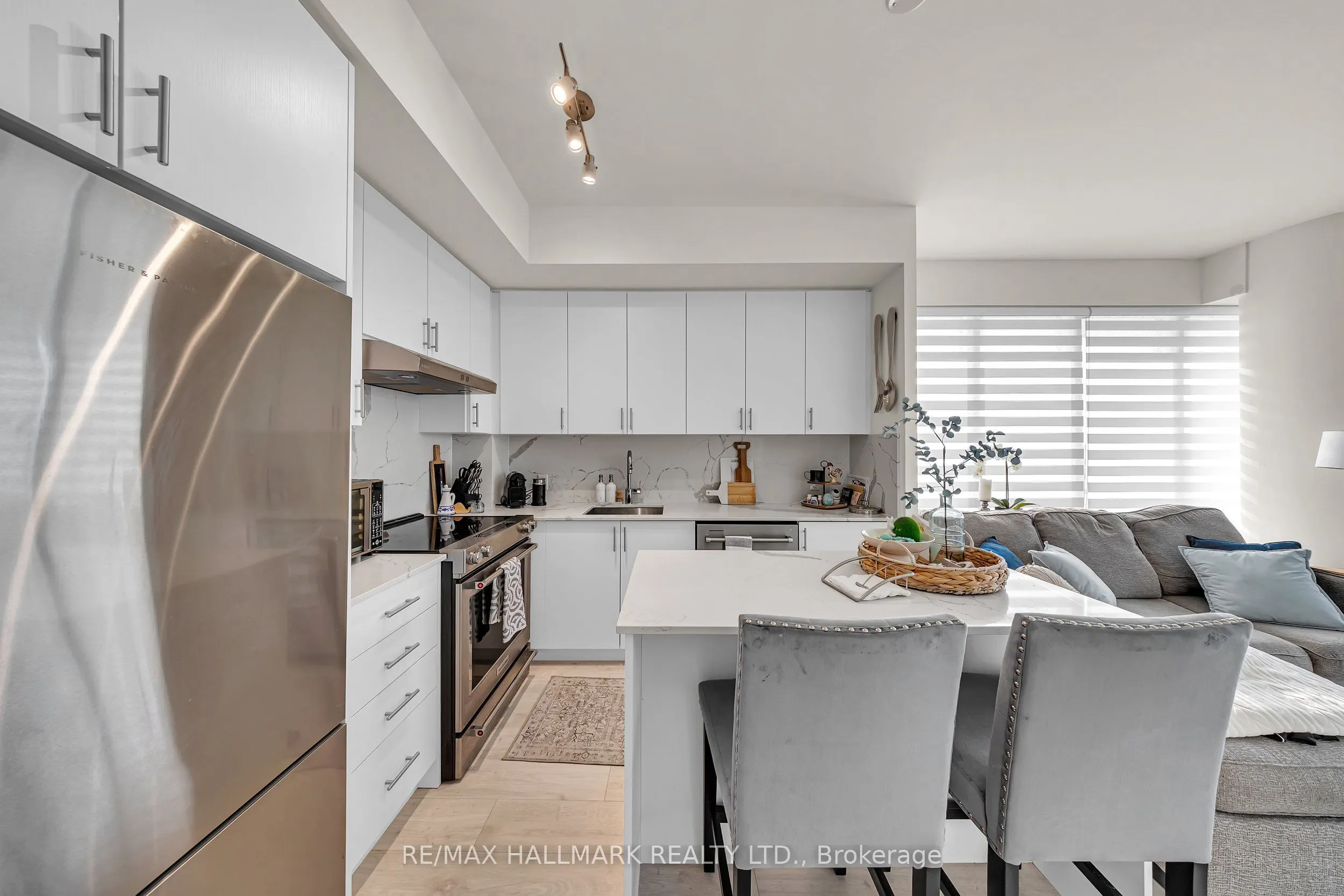9000 Jane Street, #427