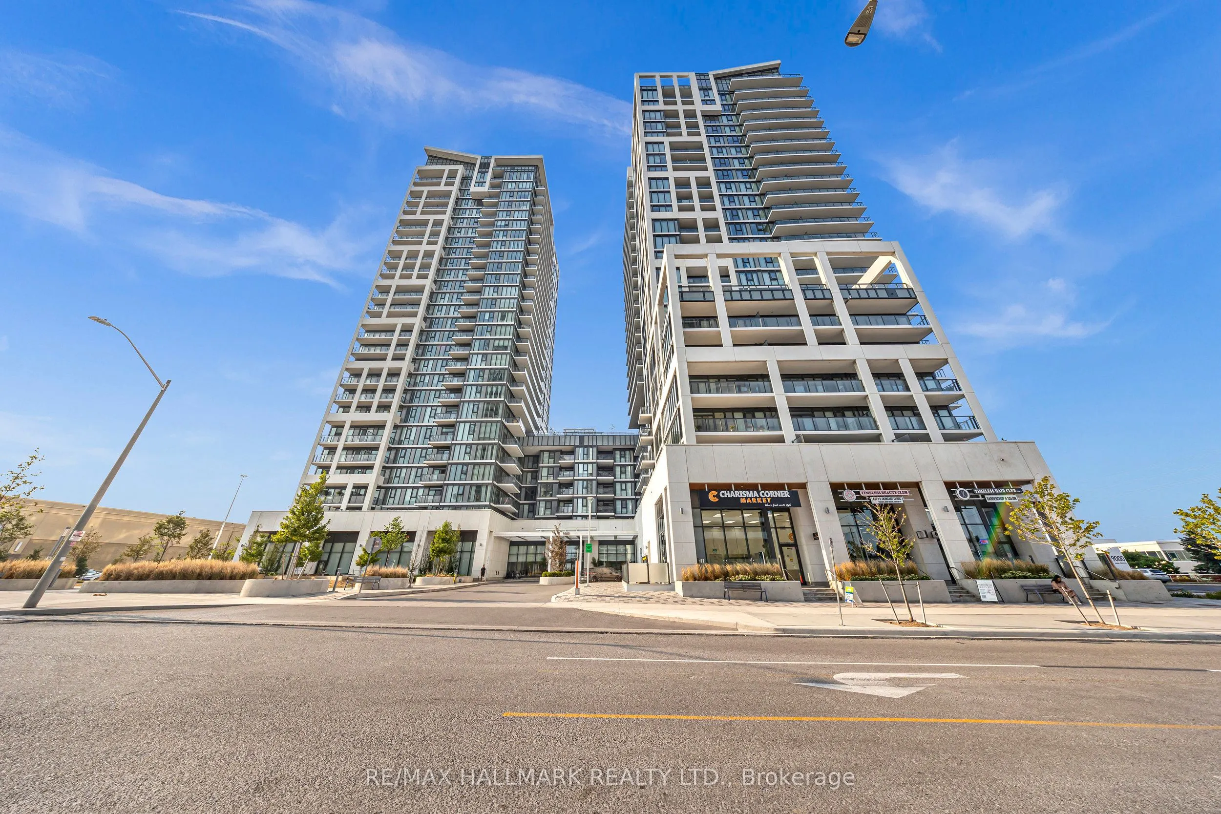9000 Jane Street, #427