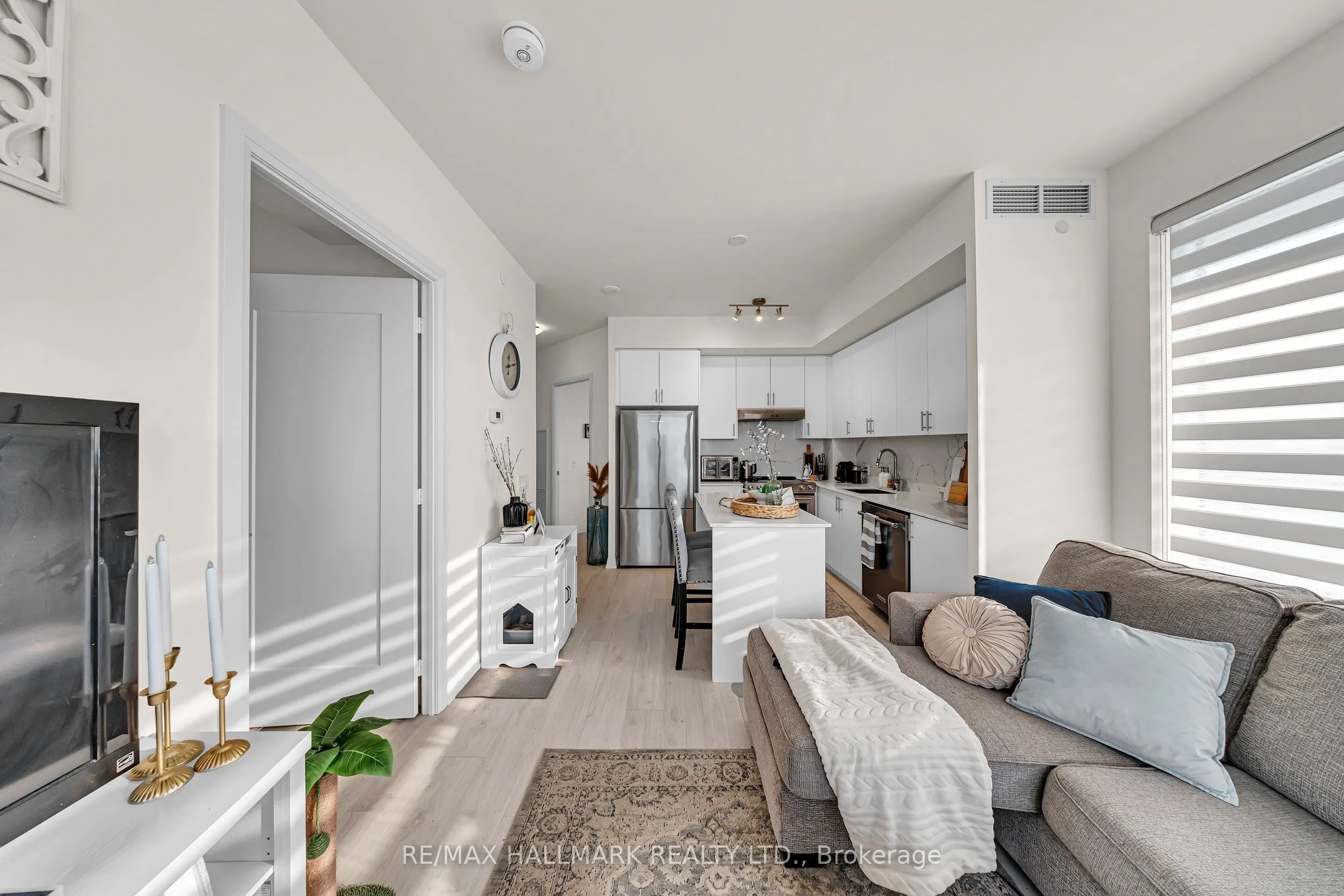 9000 Jane Street, #427