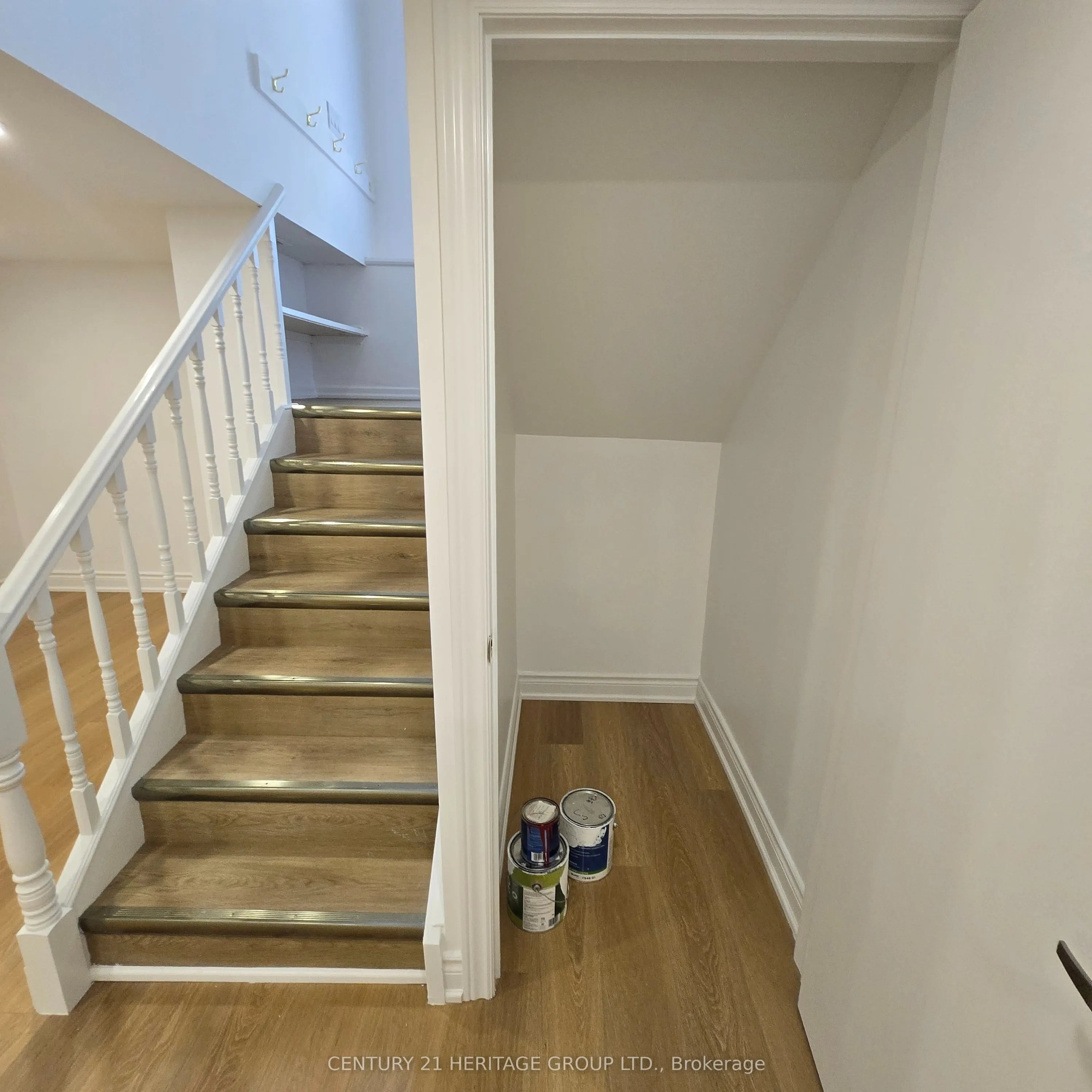 165 Church Street S