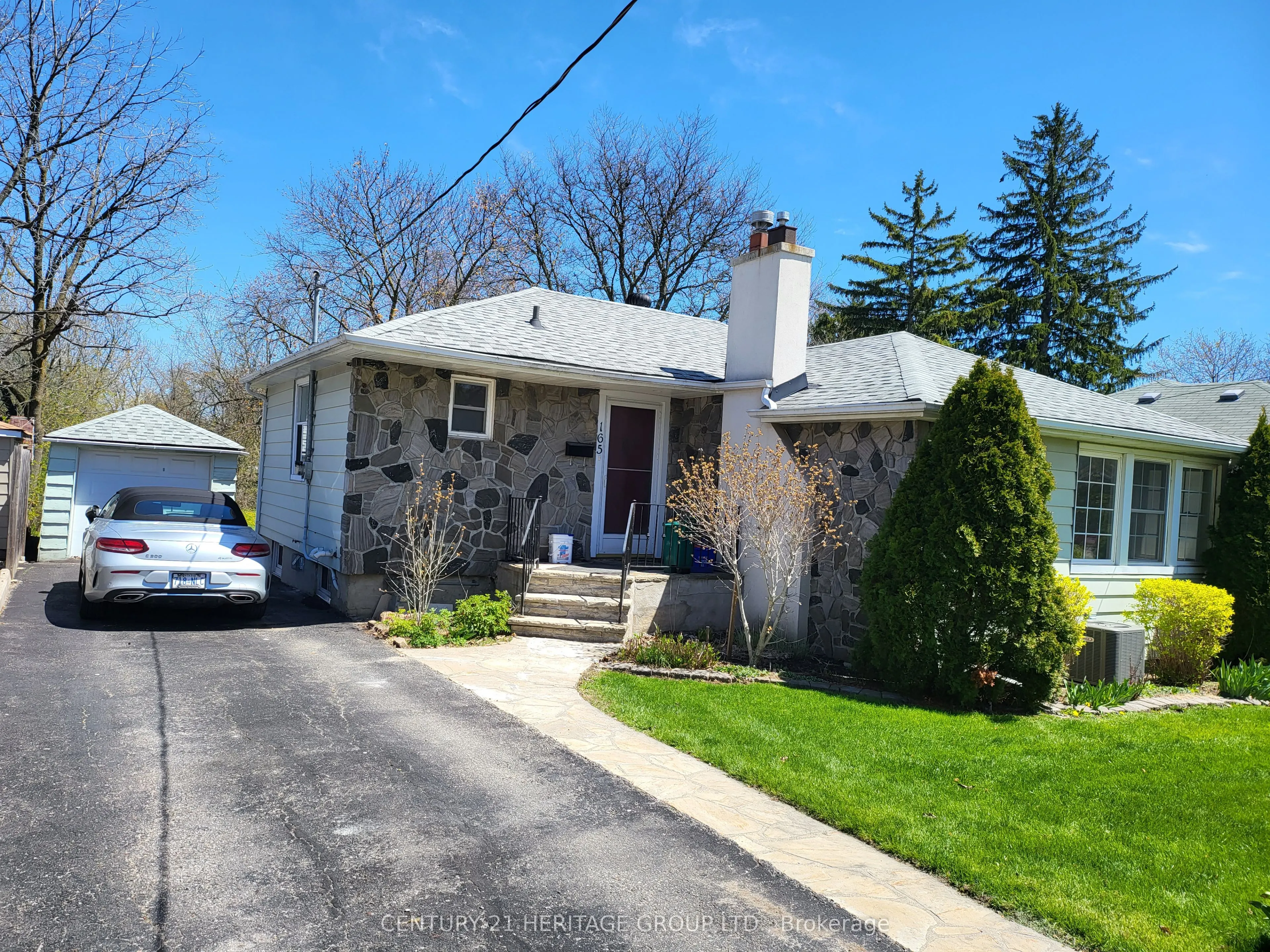 165 Church Street S