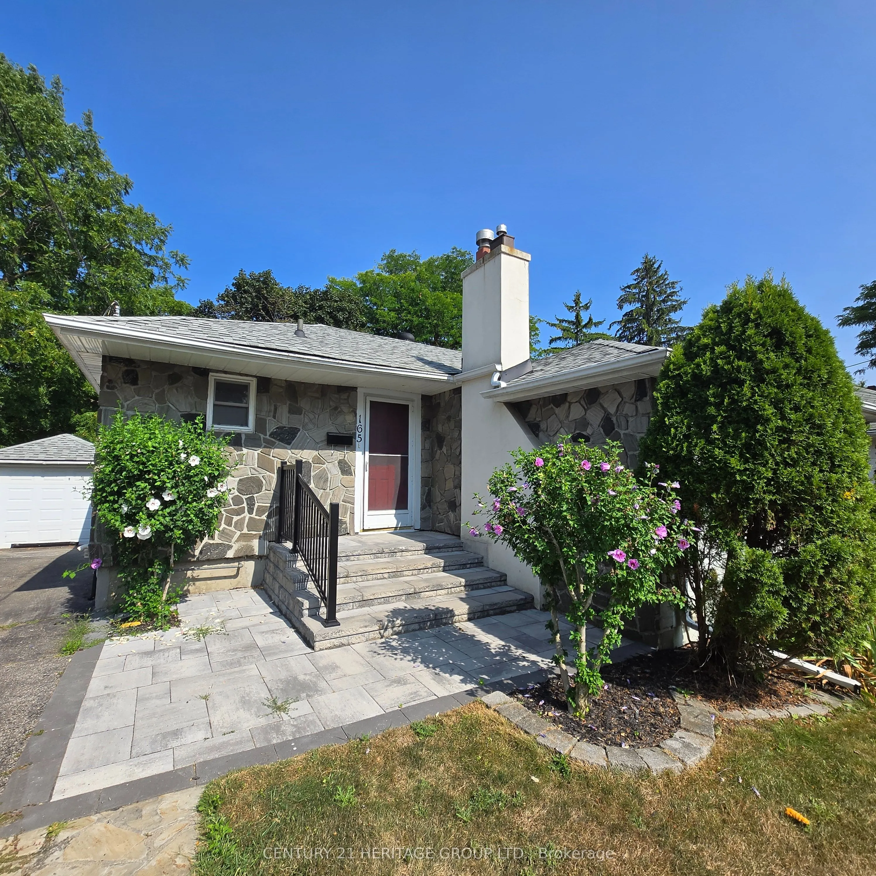 165 Church Street S