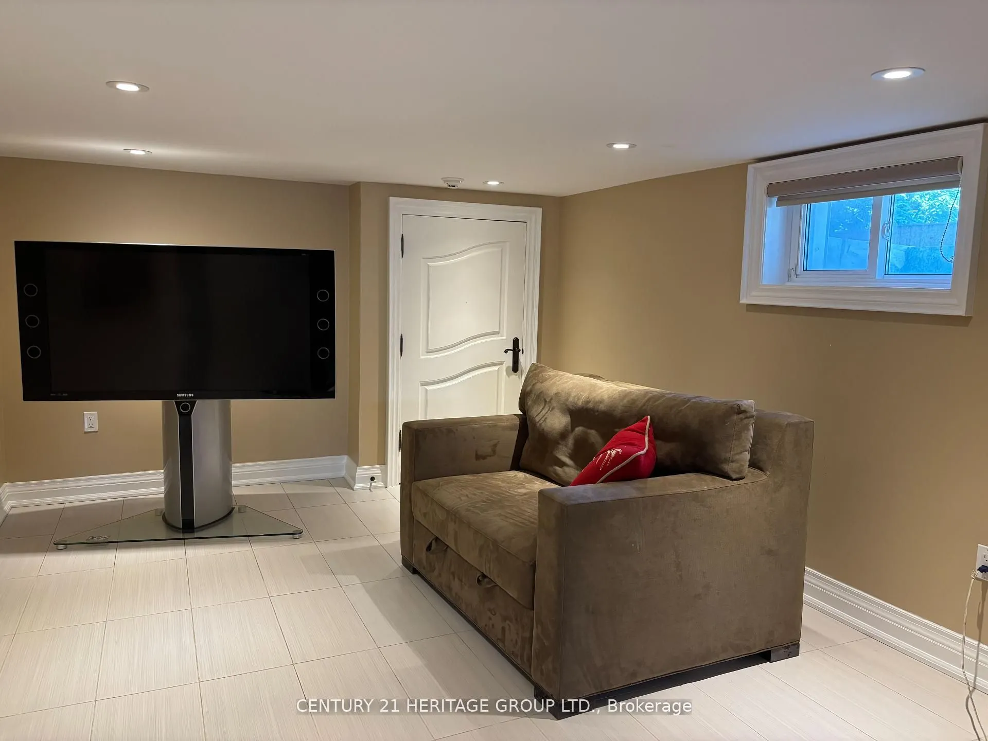 12020 Woodbine Avenue