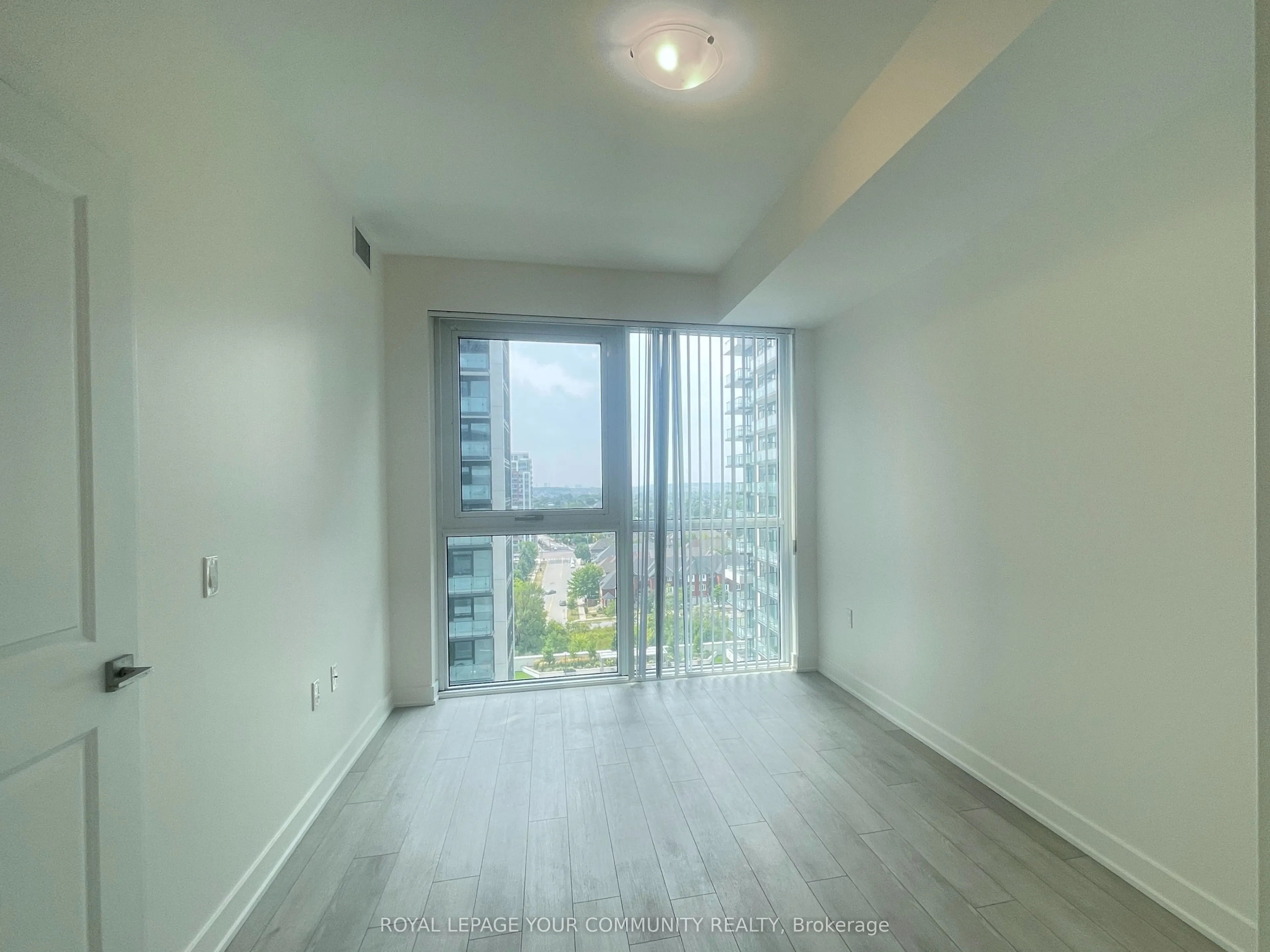 75 Oneida Crescent, #1112