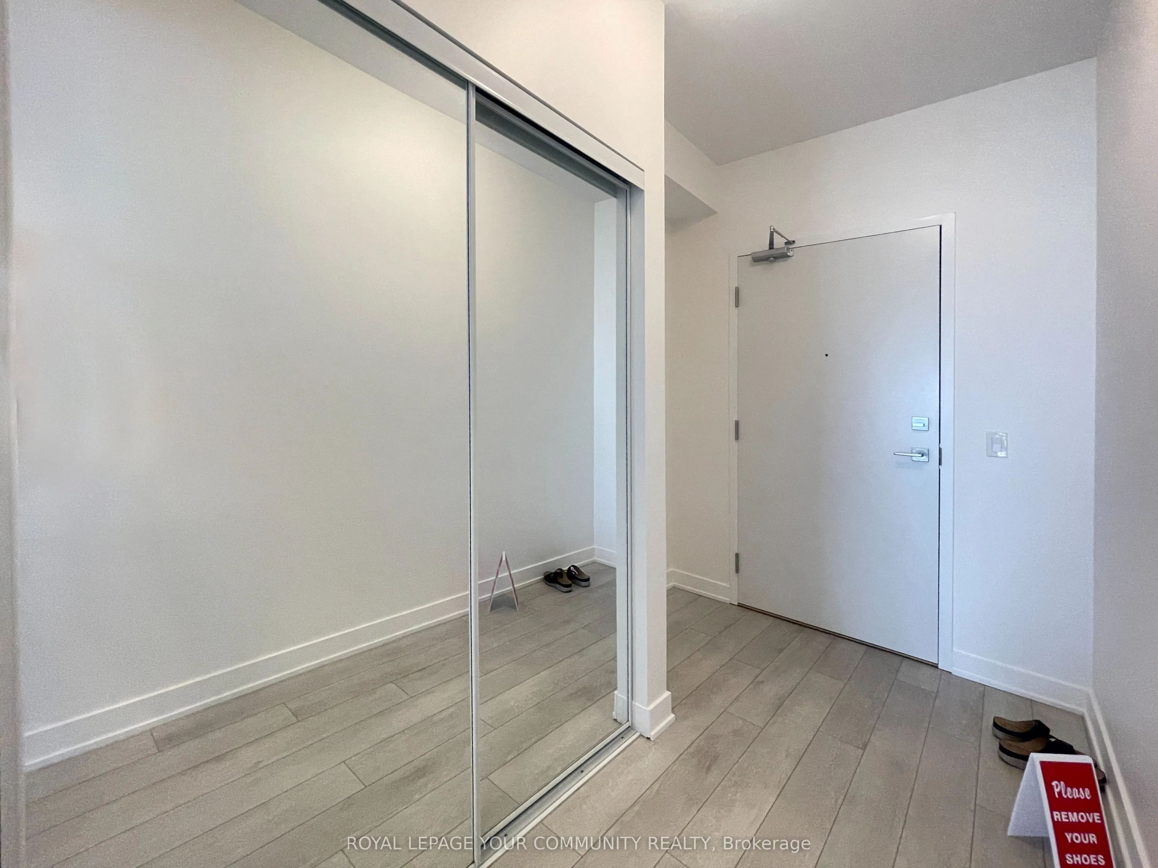 75 Oneida Crescent, #1112