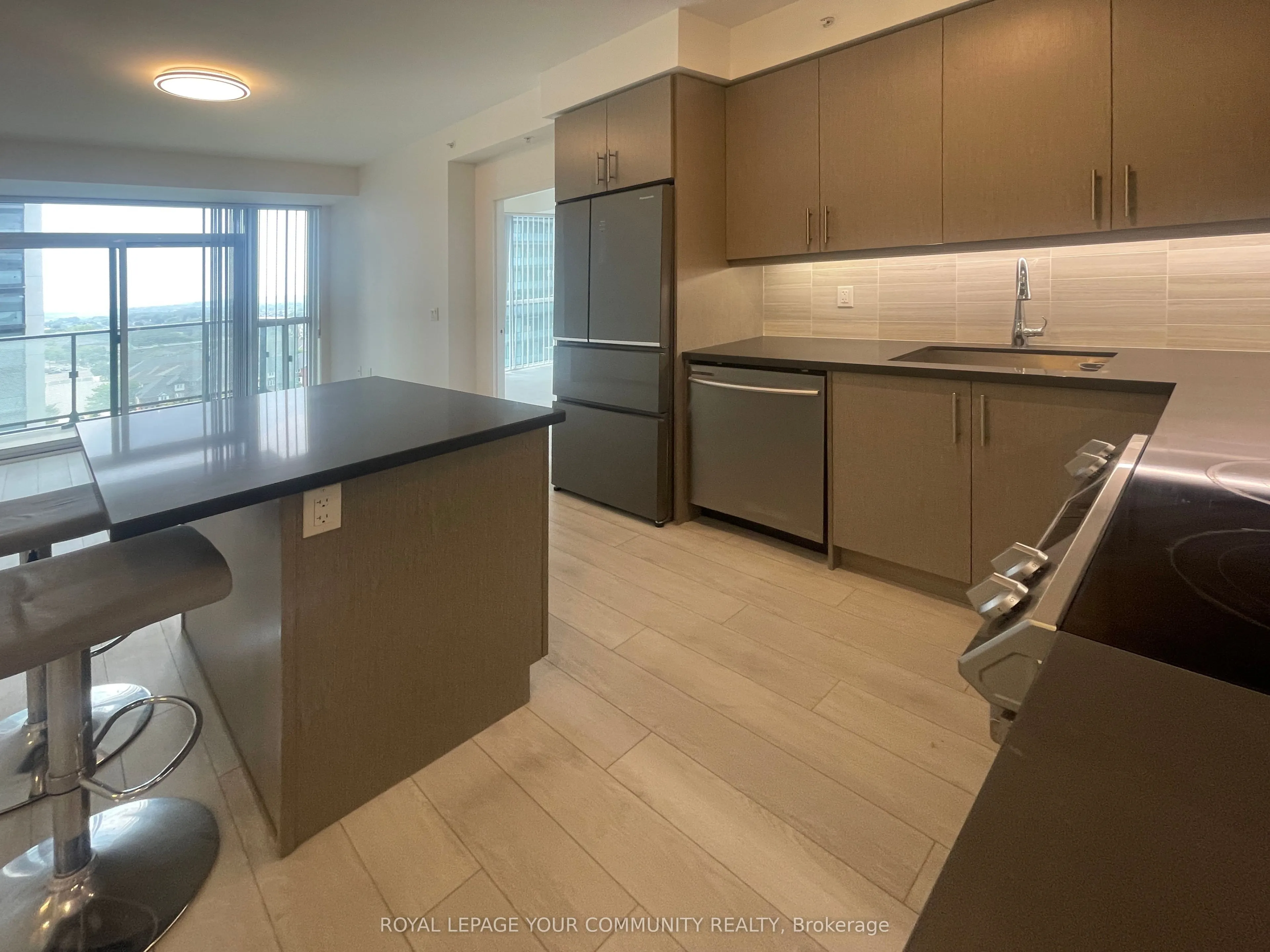 75 Oneida Crescent, #1112