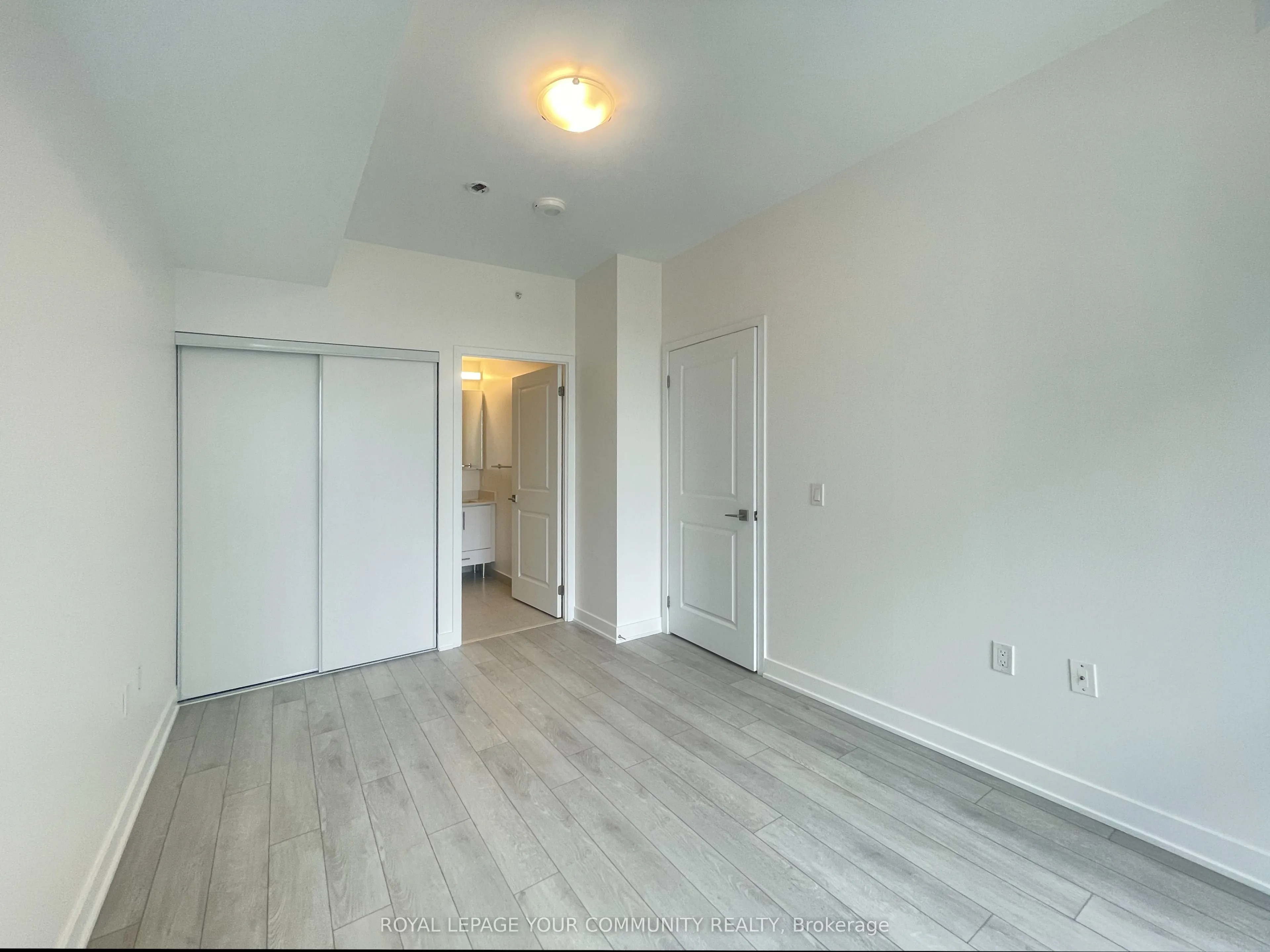 75 Oneida Crescent, #1112
