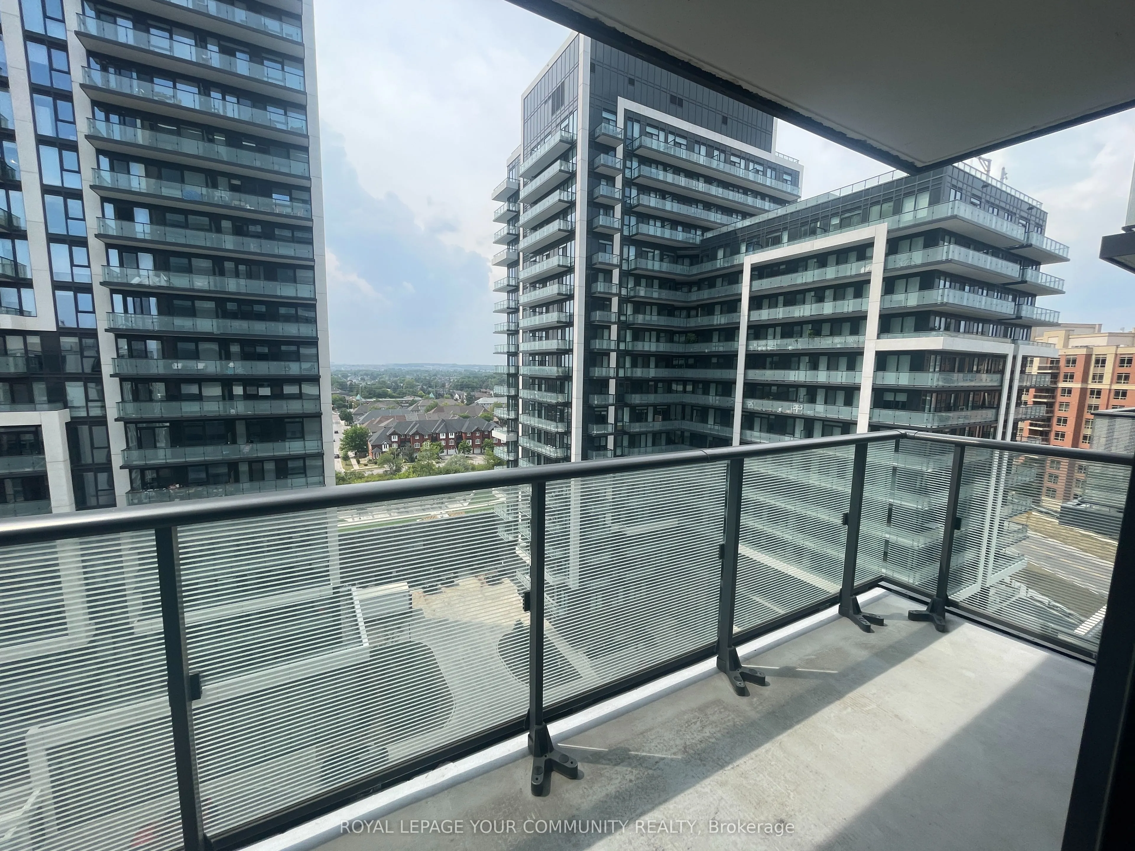 75 Oneida Crescent, #1112