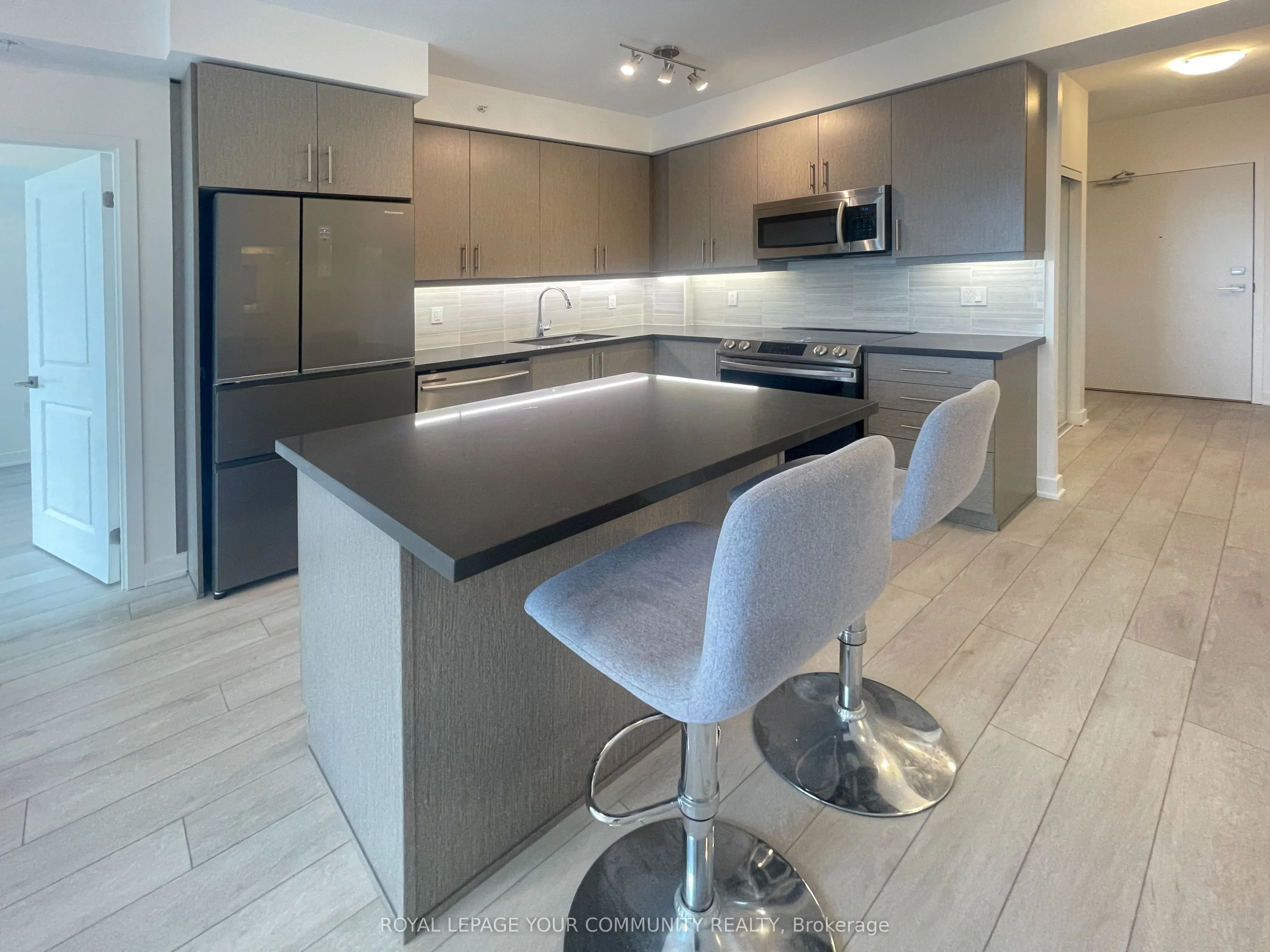 75 Oneida Crescent, #1112