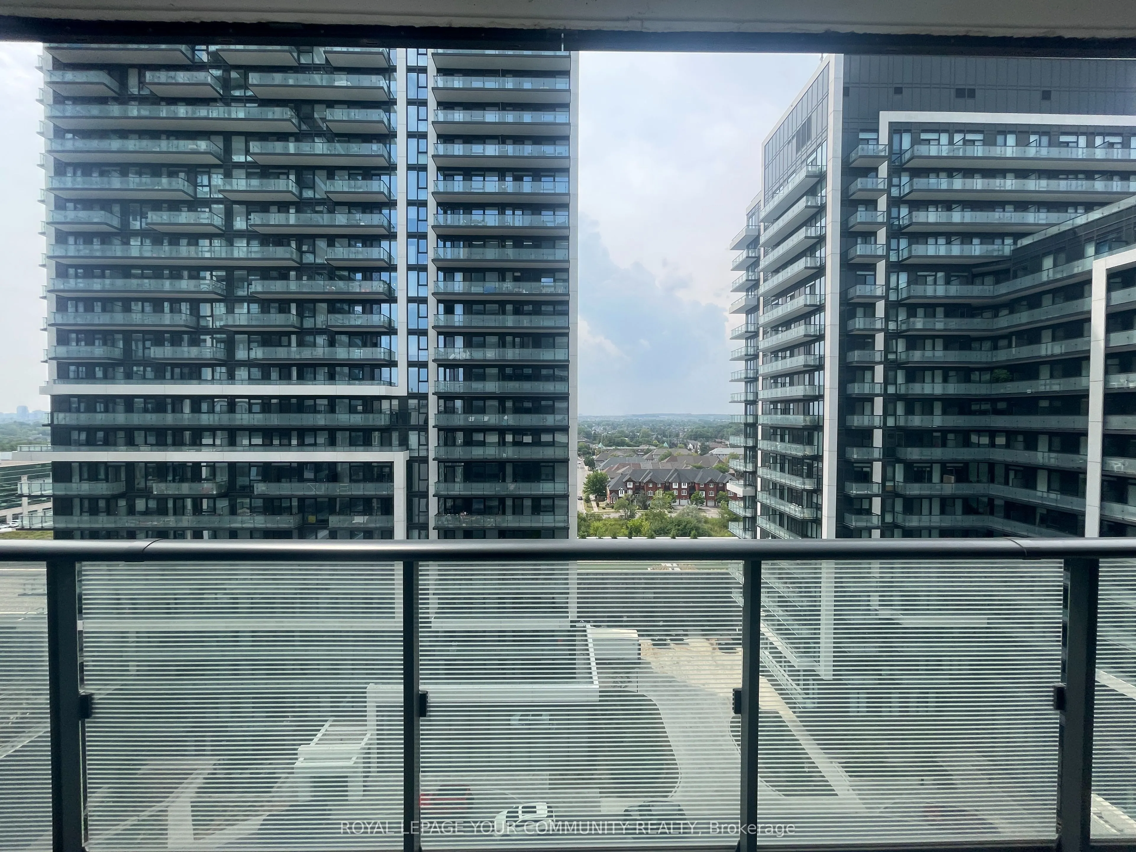75 Oneida Crescent, #1112