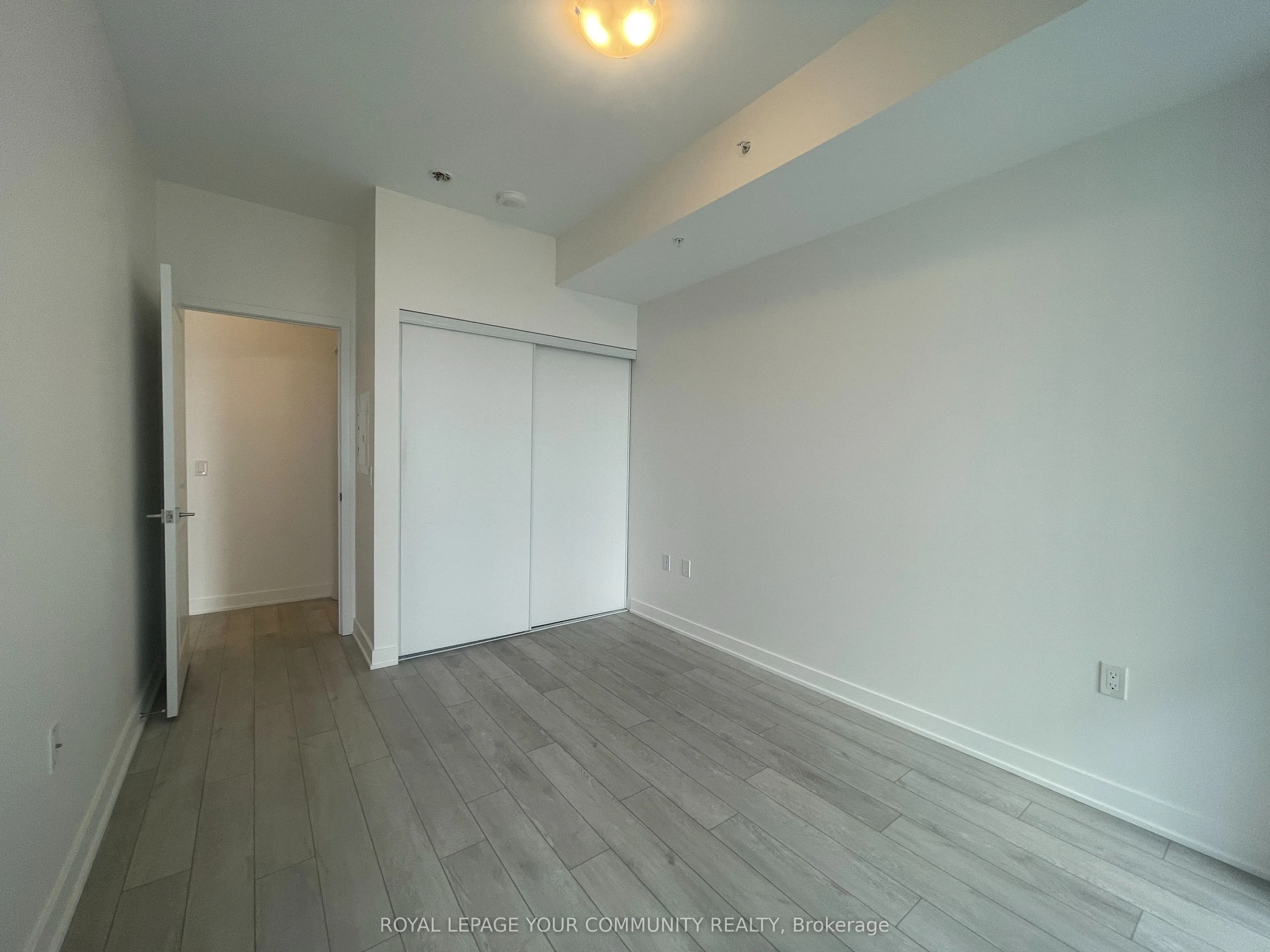 75 Oneida Crescent, #1112