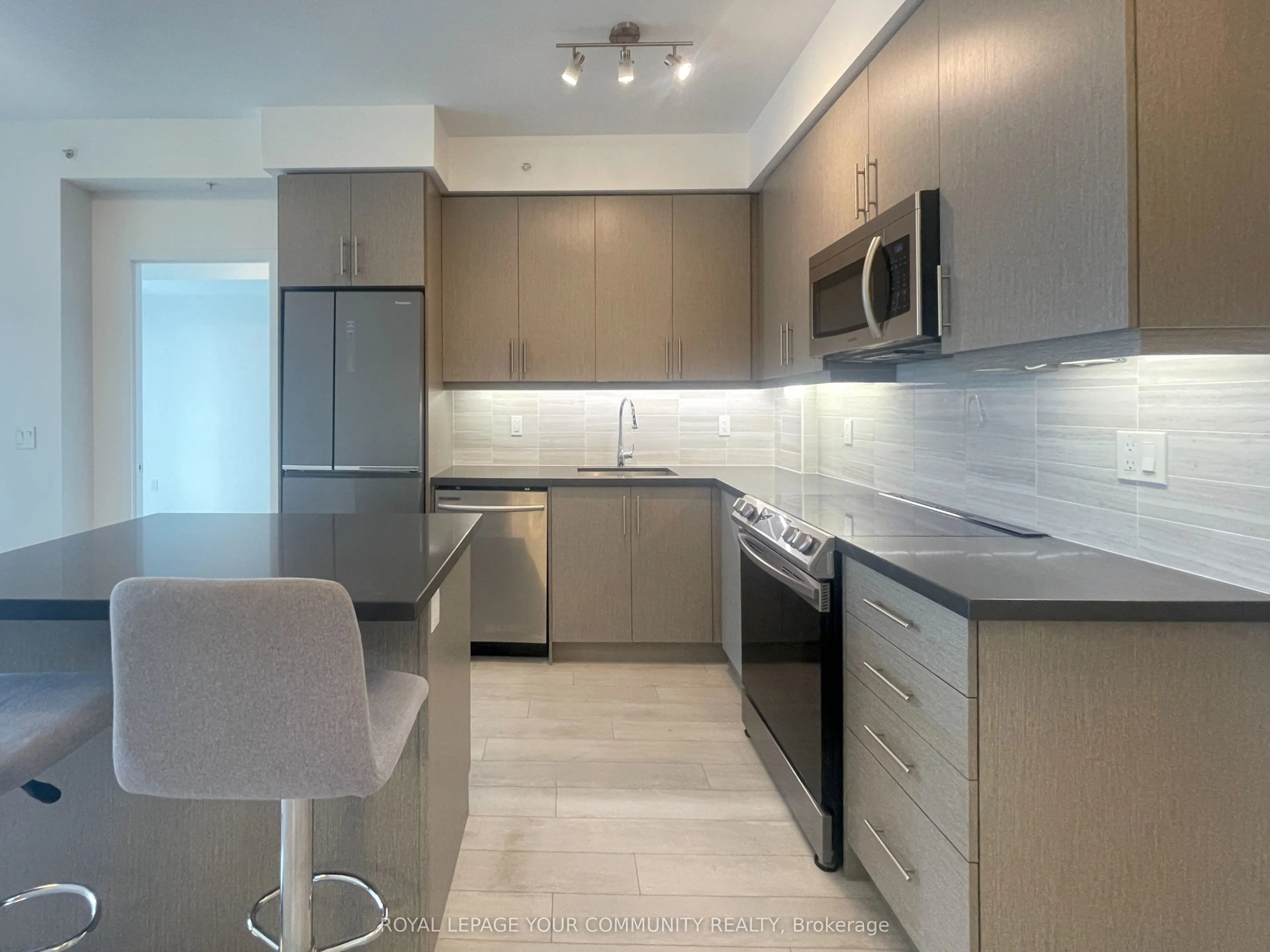75 Oneida Crescent, #1112