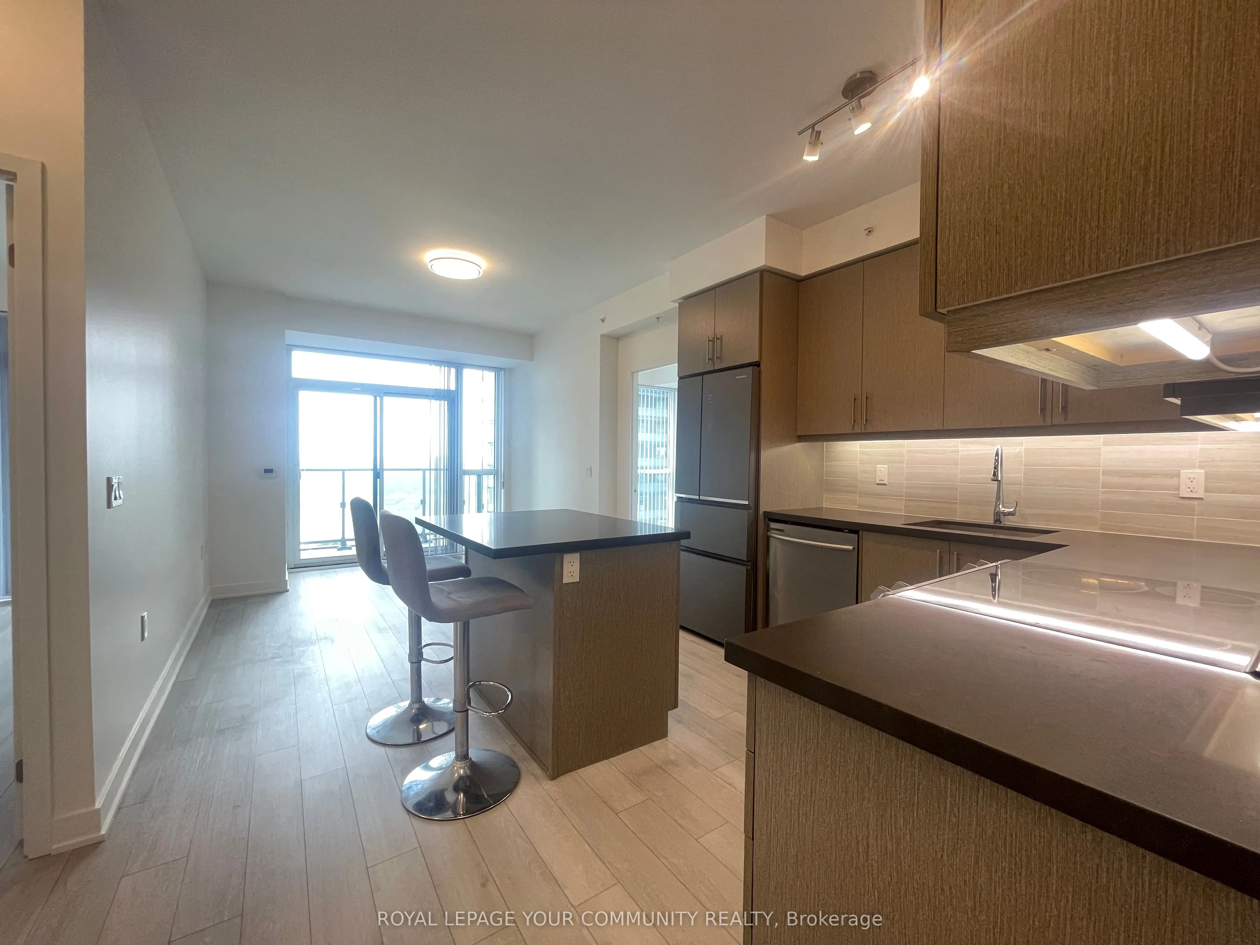 75 Oneida Crescent, #1112