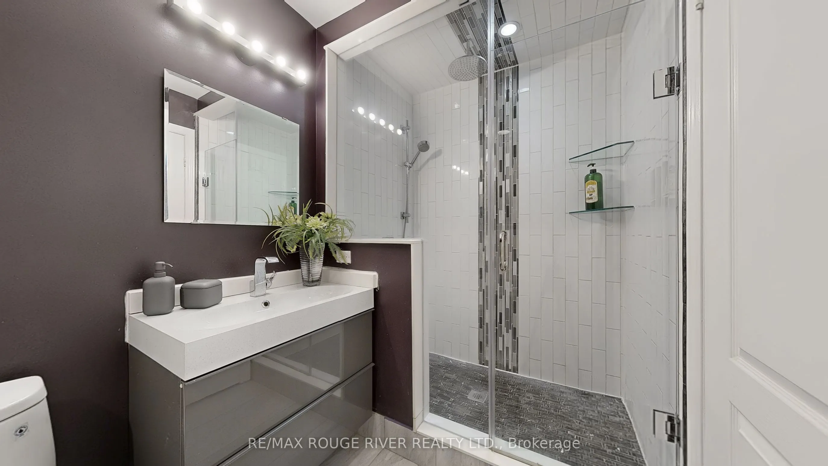 6 Leonard Street, #33