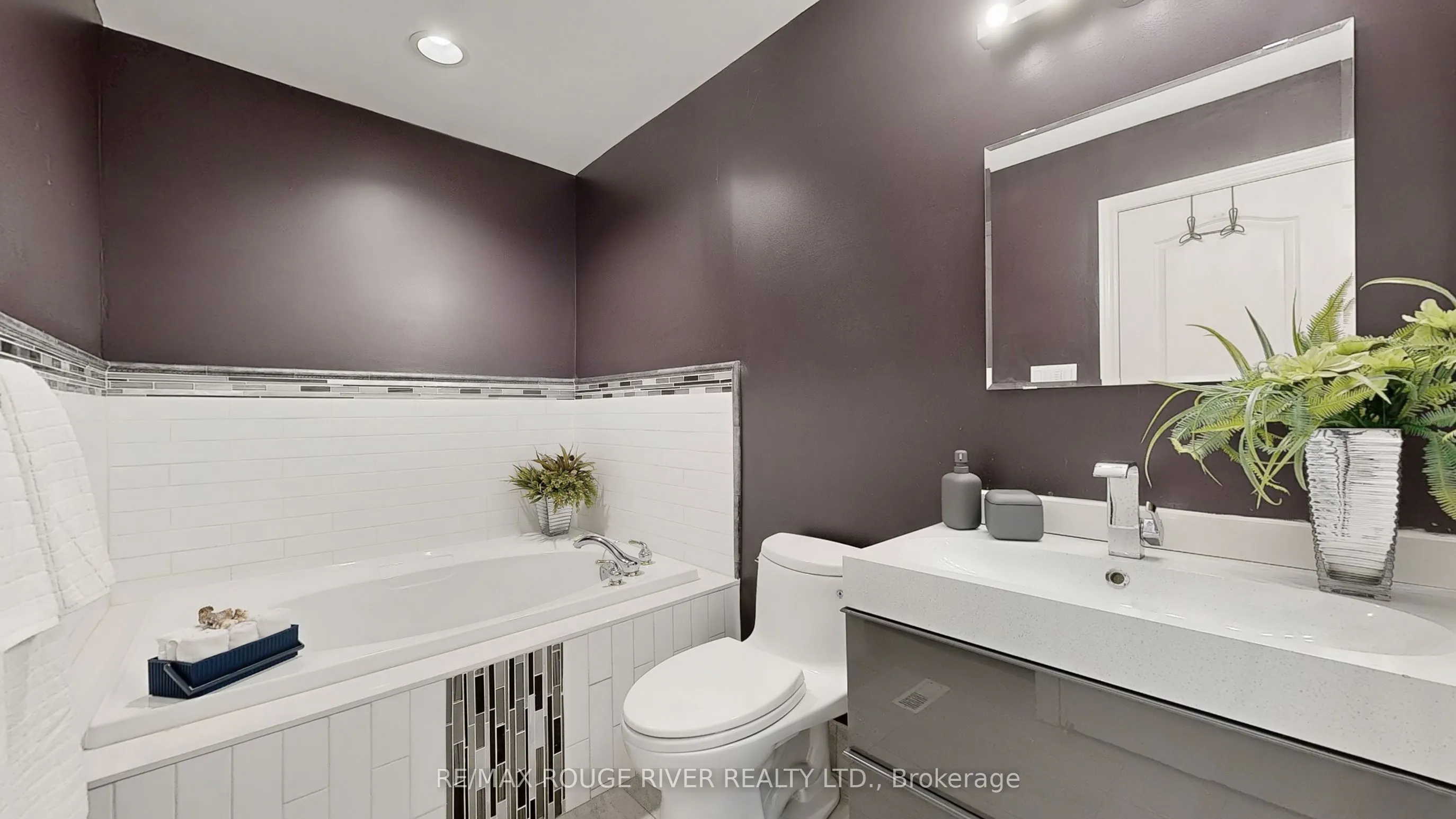 6 Leonard Street, #33