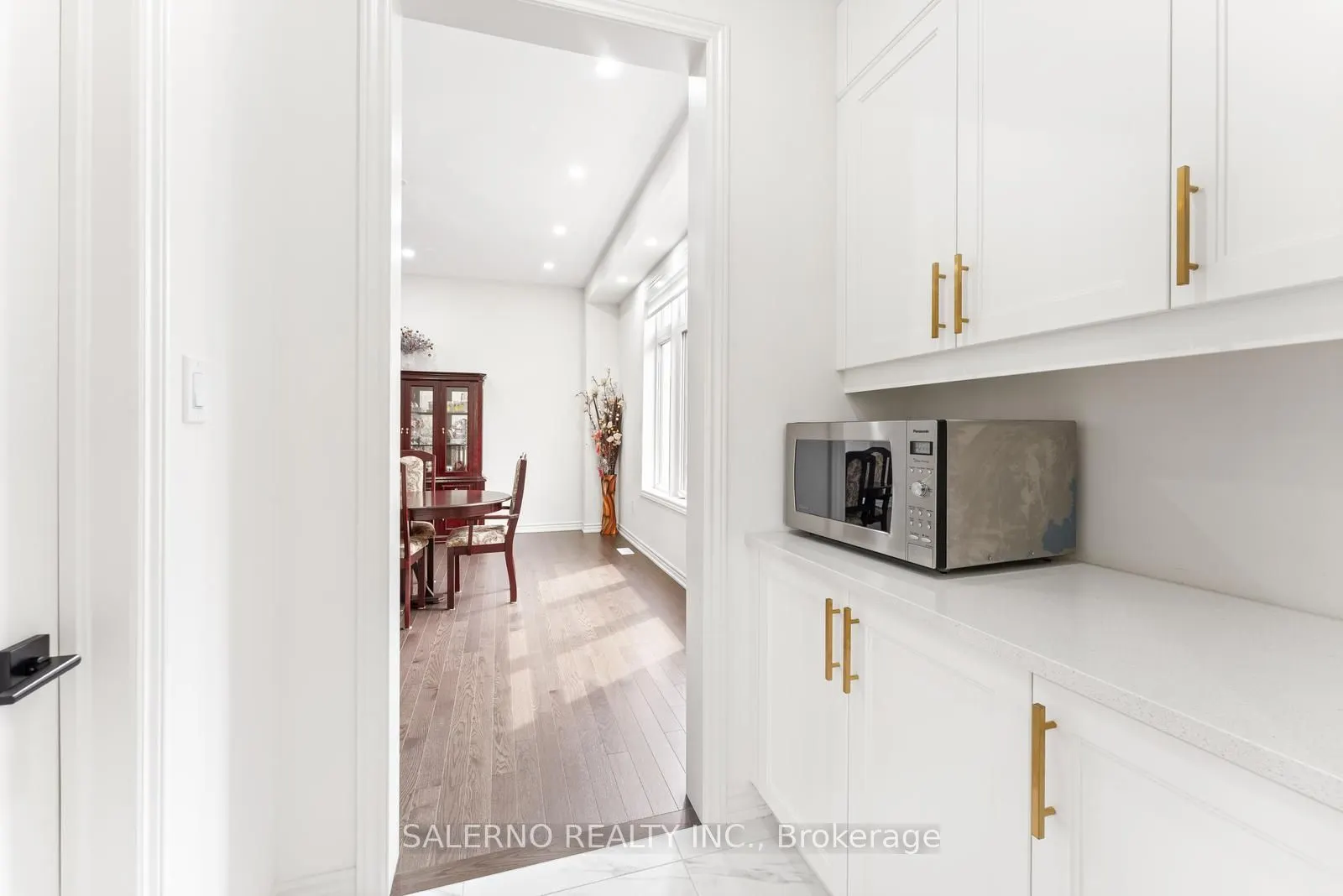 6 Magnolia Avenue
