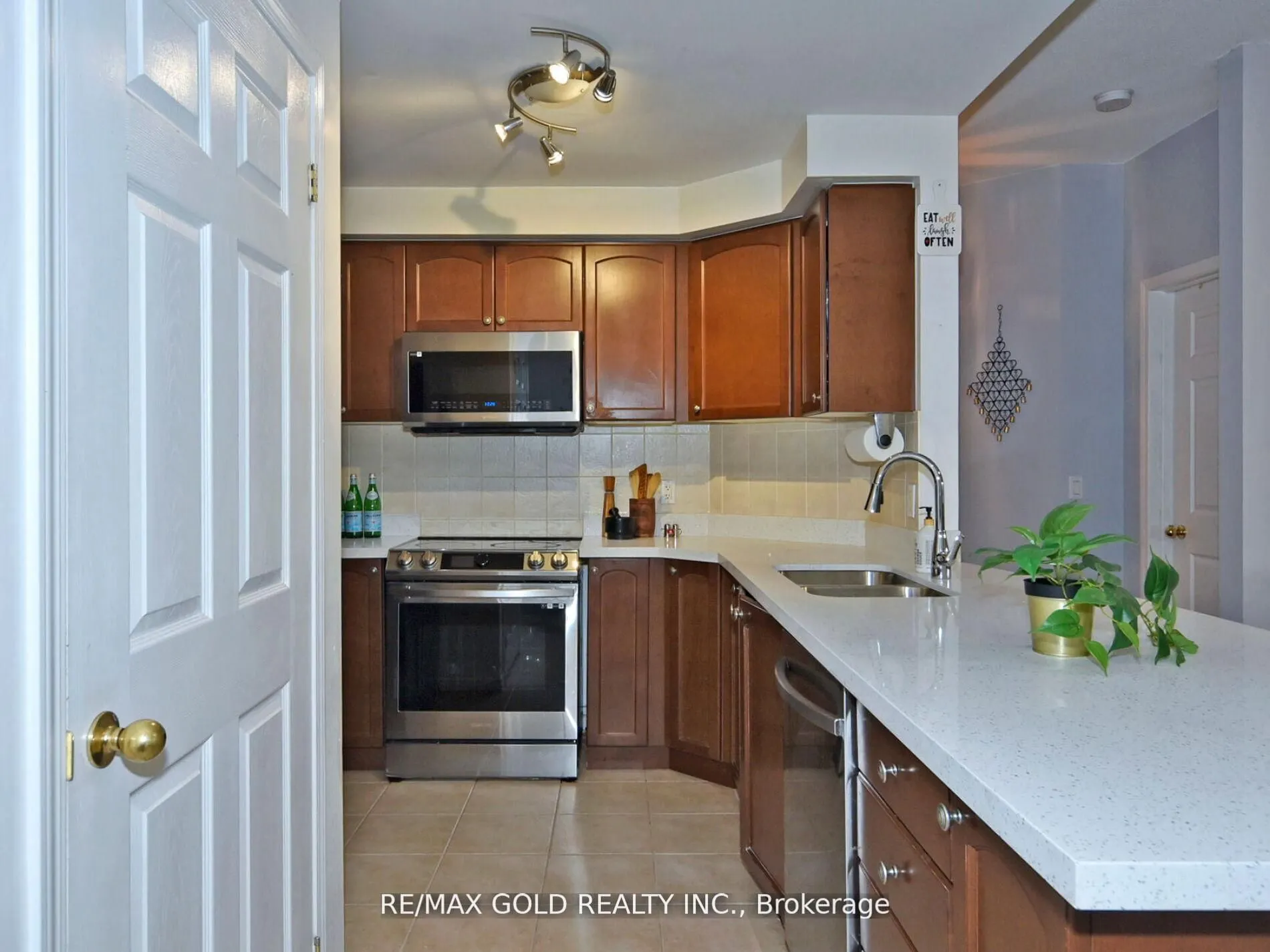2 Maison Parc Court, #404