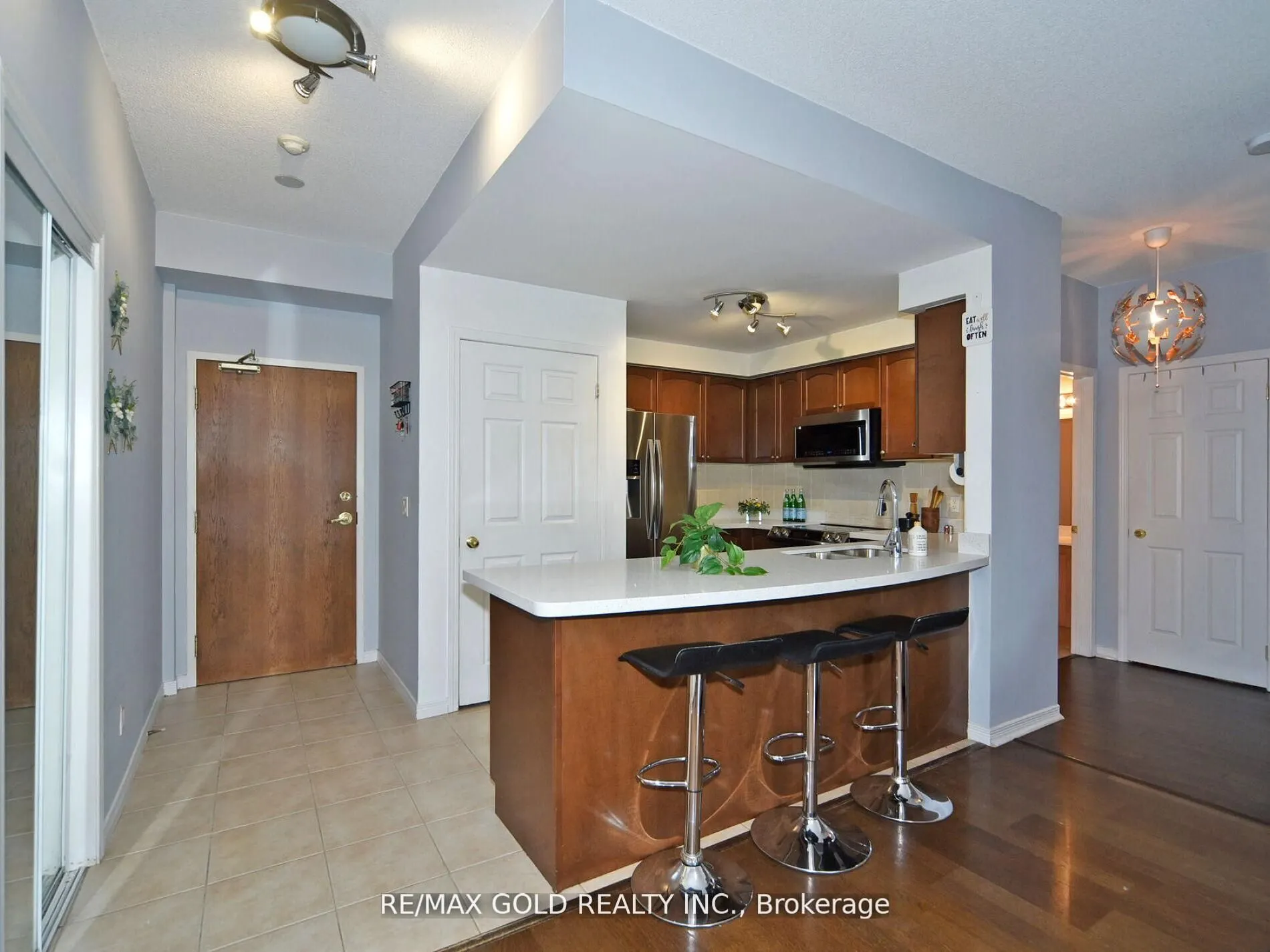 2 Maison Parc Court, #404