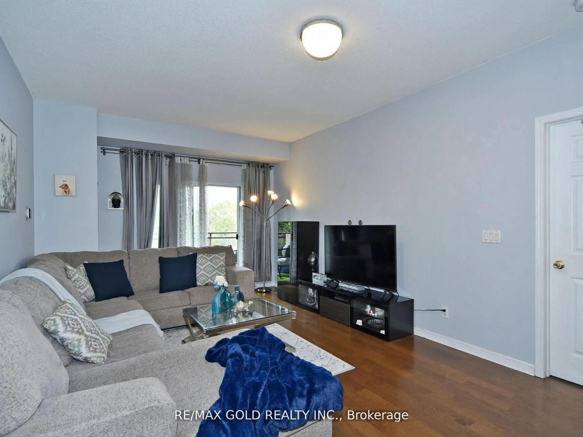 2 Maison Parc Court, #404