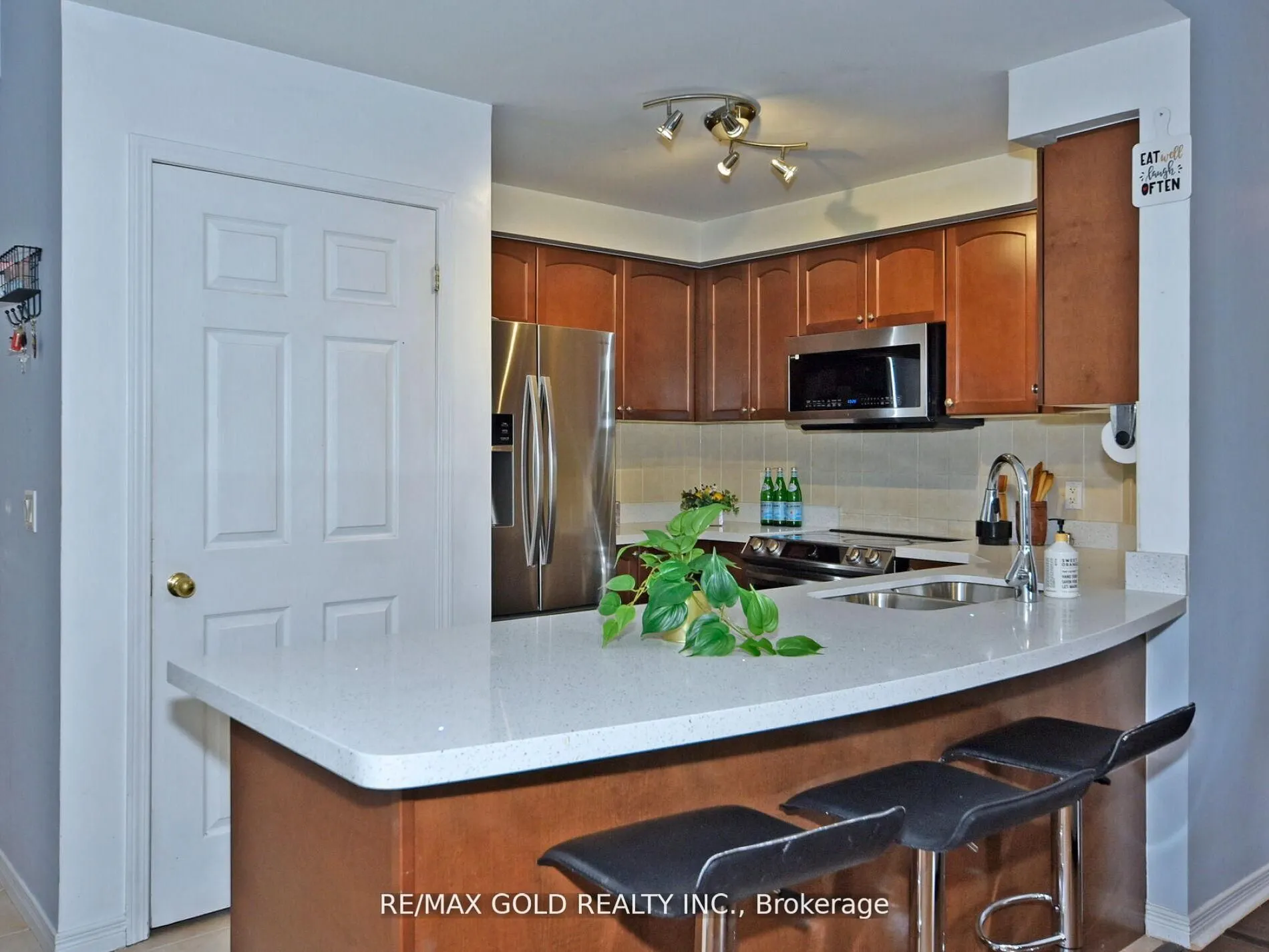2 Maison Parc Court, #404