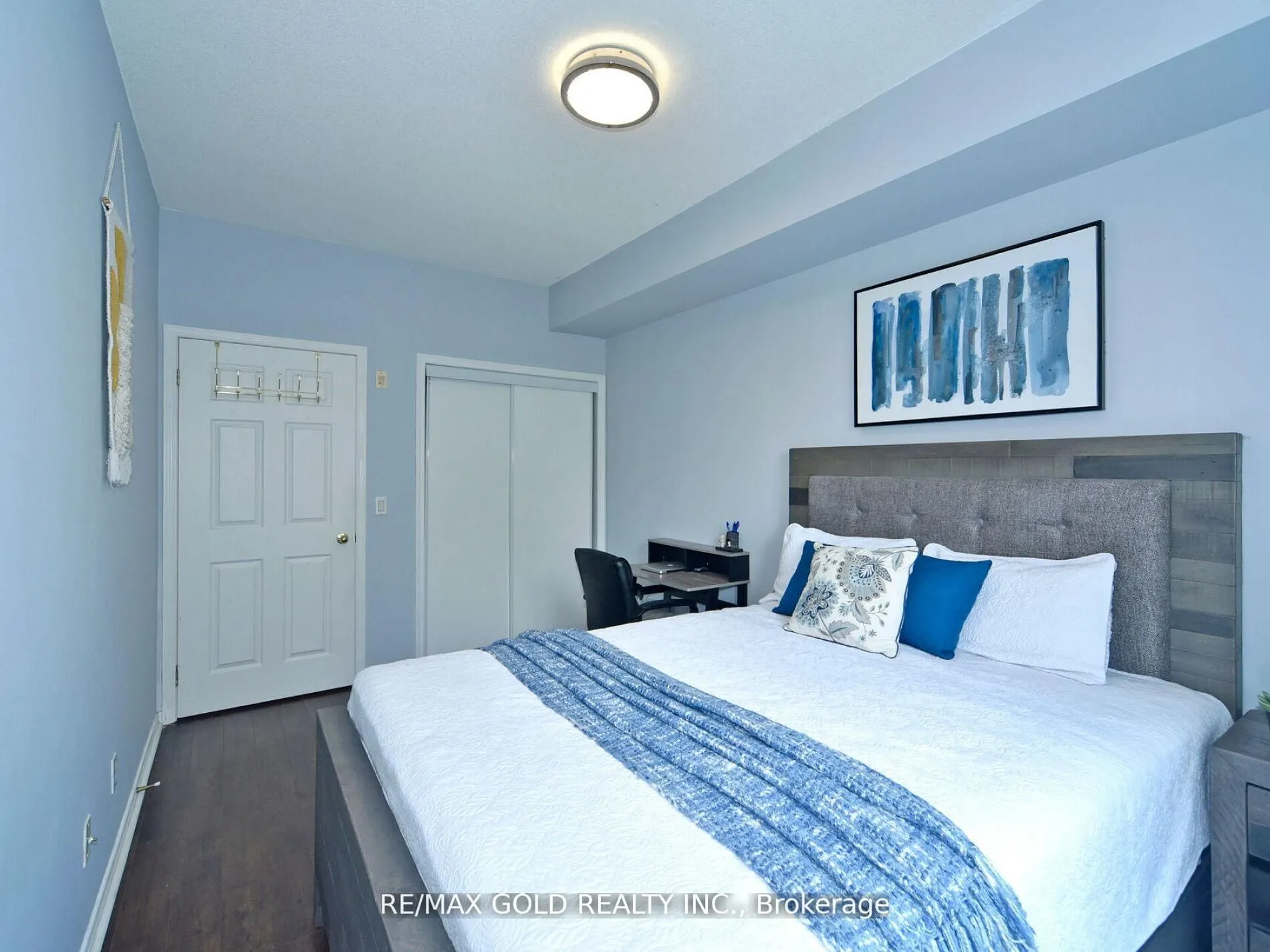 2 Maison Parc Court, #404