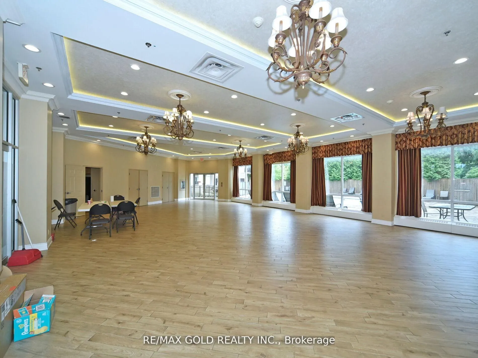 2 Maison Parc Court, #404