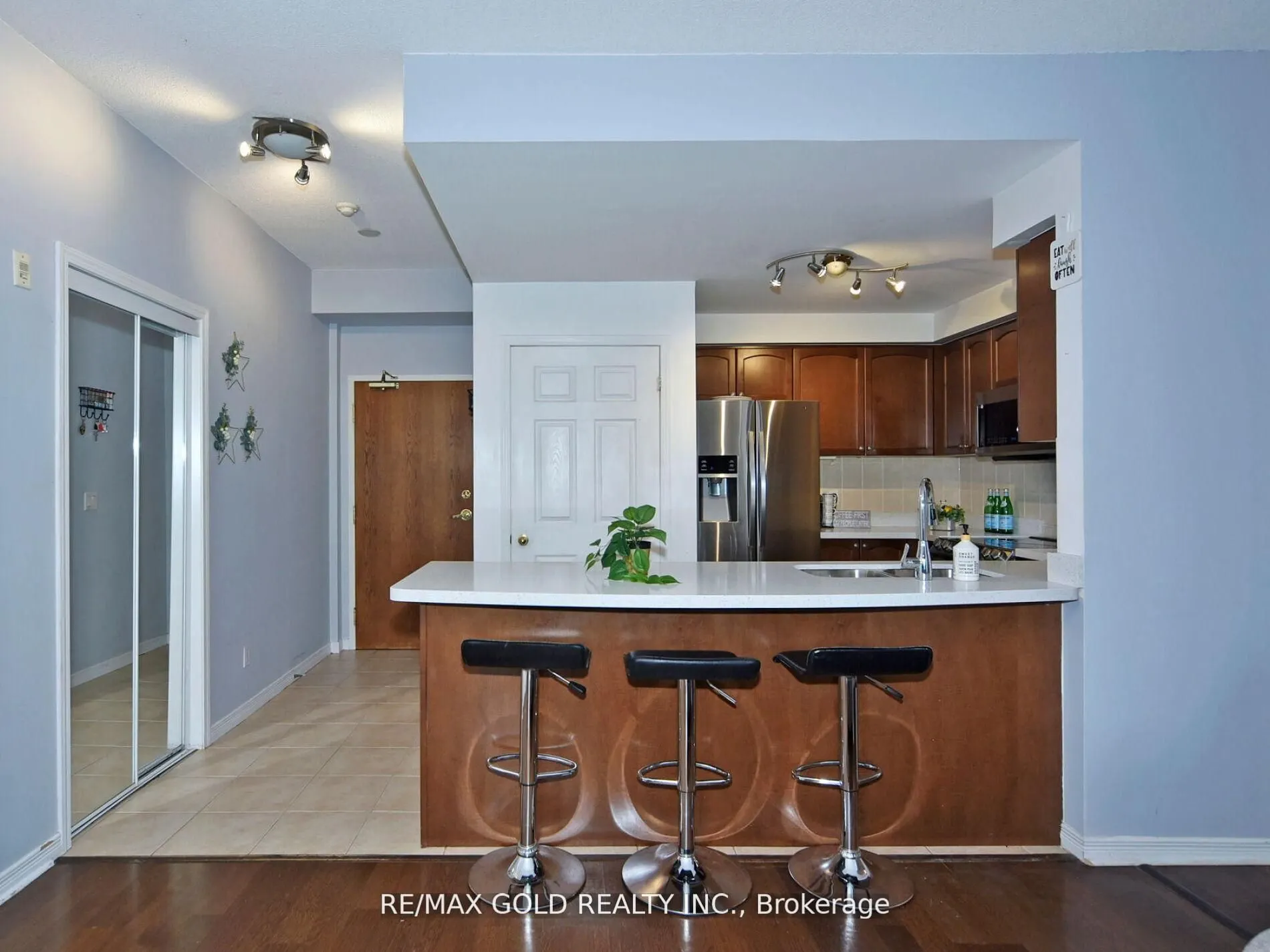 2 Maison Parc Court, #404