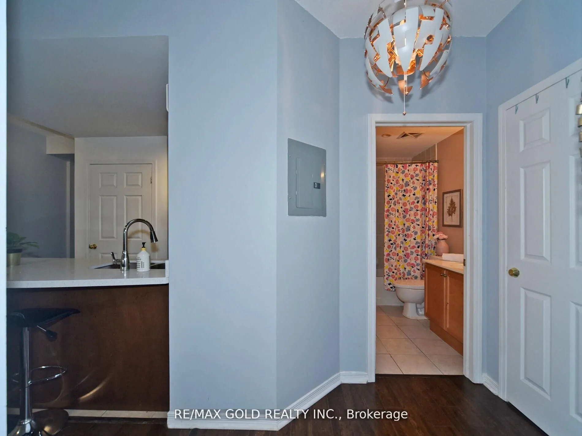 2 Maison Parc Court, #404