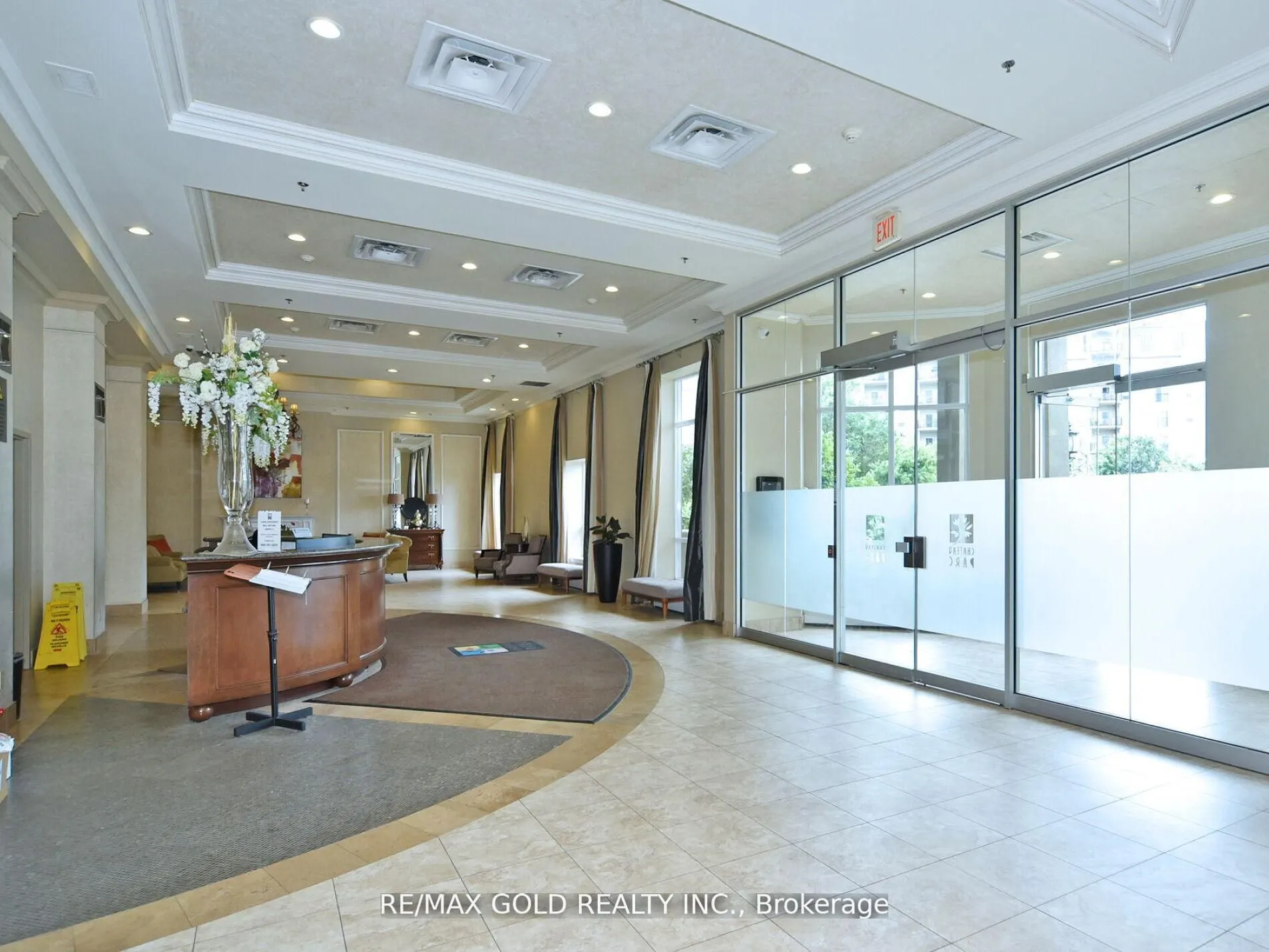 2 Maison Parc Court, #404
