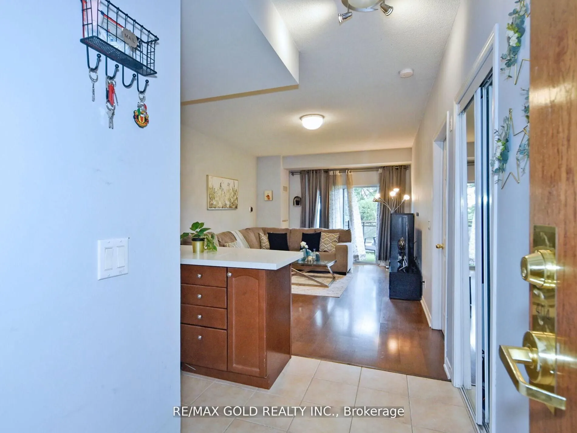 2 Maison Parc Court, #404