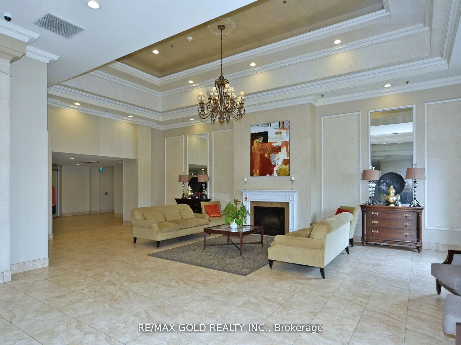2 Maison Parc Court, #404