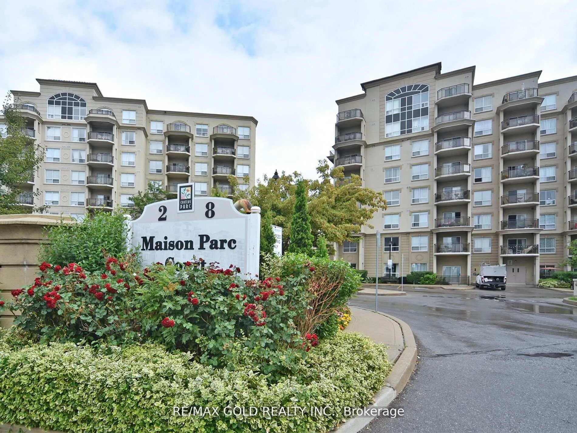 2 Maison Parc Court, #404