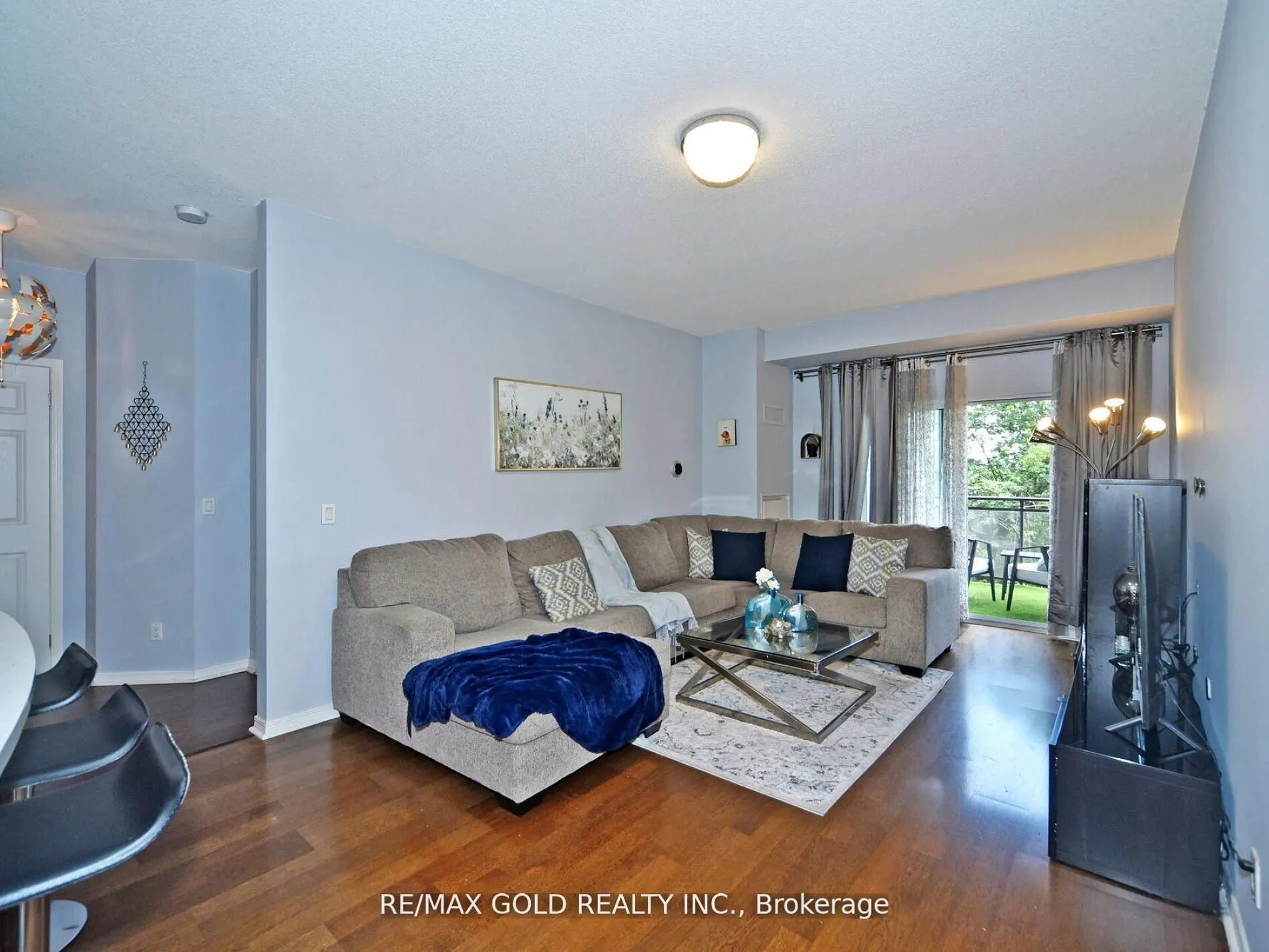 2 Maison Parc Court, #404