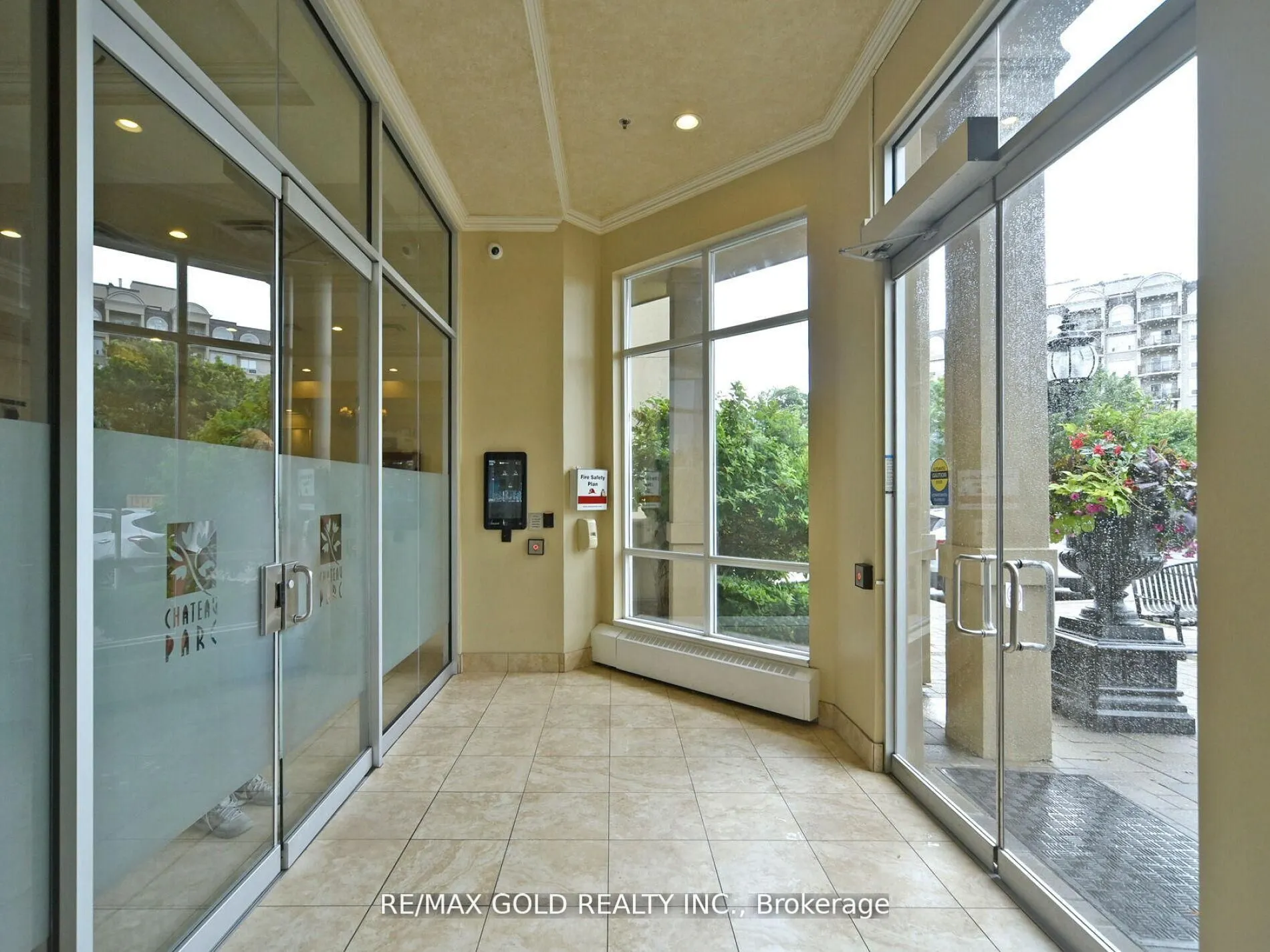 2 Maison Parc Court, #404