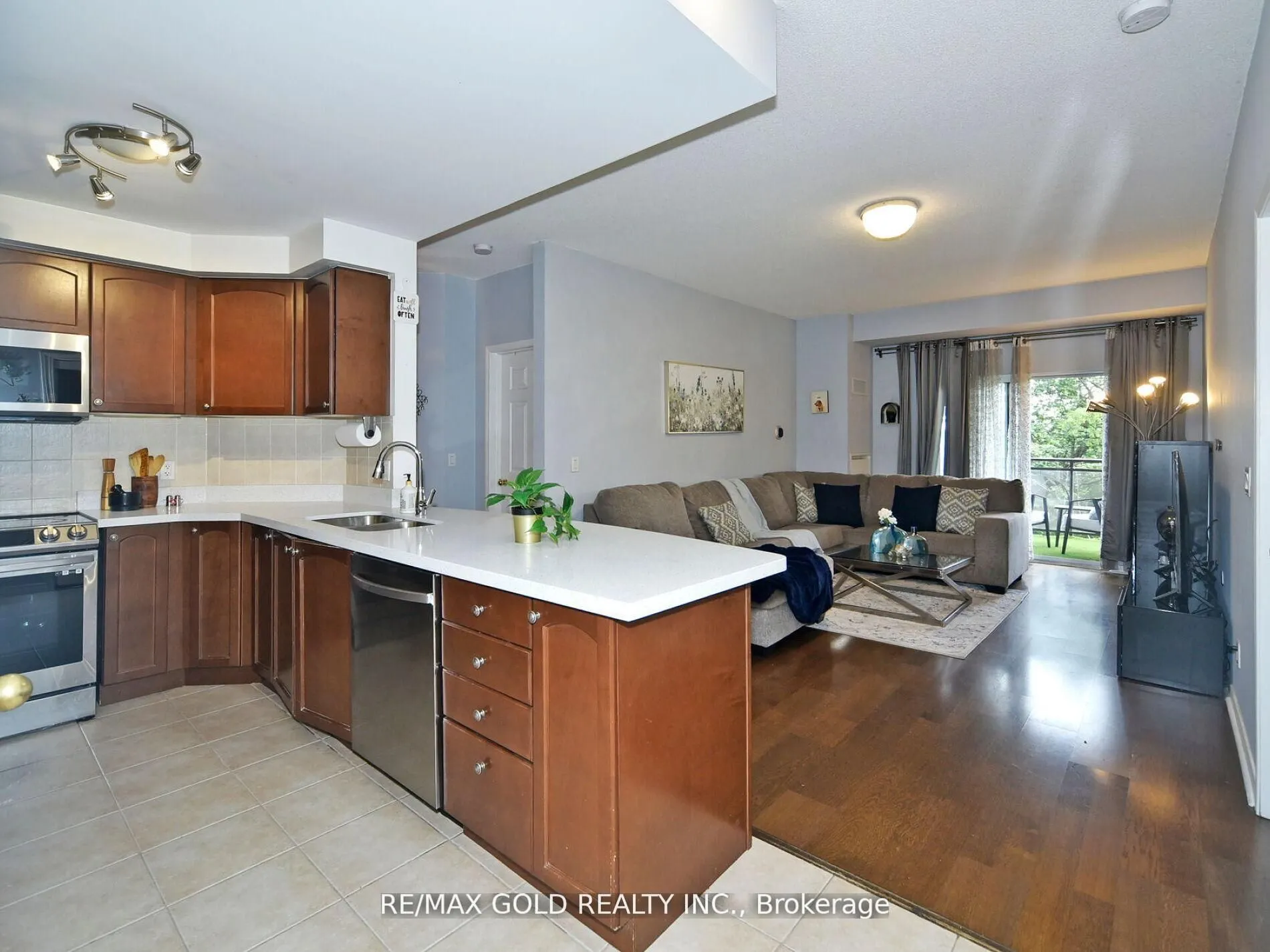 2 Maison Parc Court, #404
