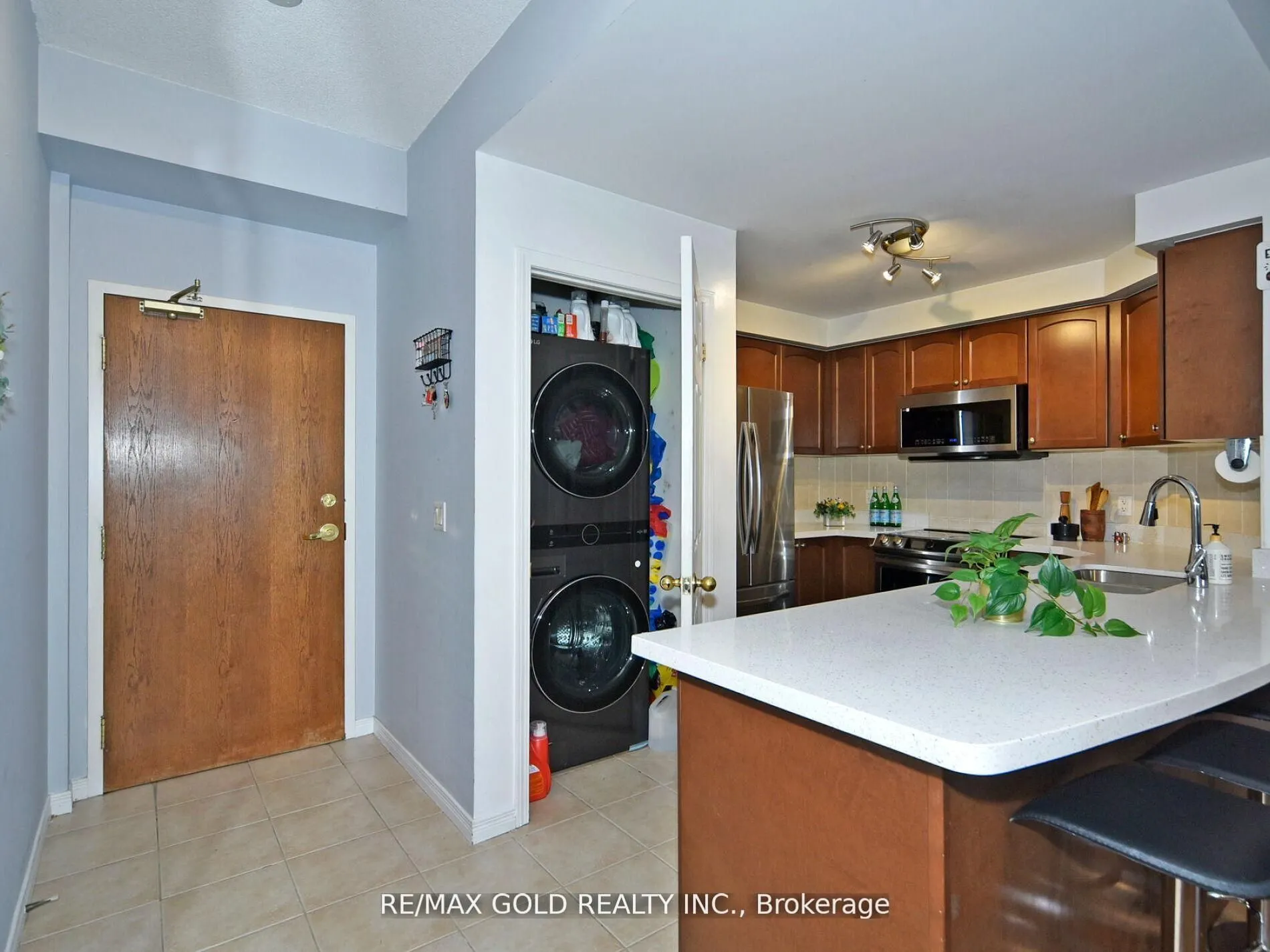 2 Maison Parc Court, #404