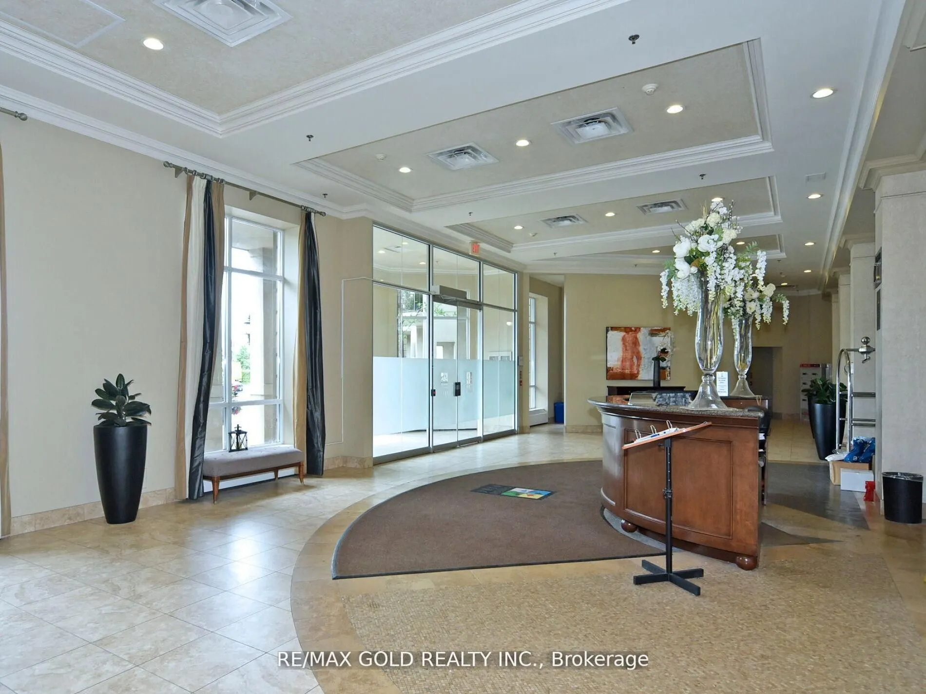 2 Maison Parc Court, #404