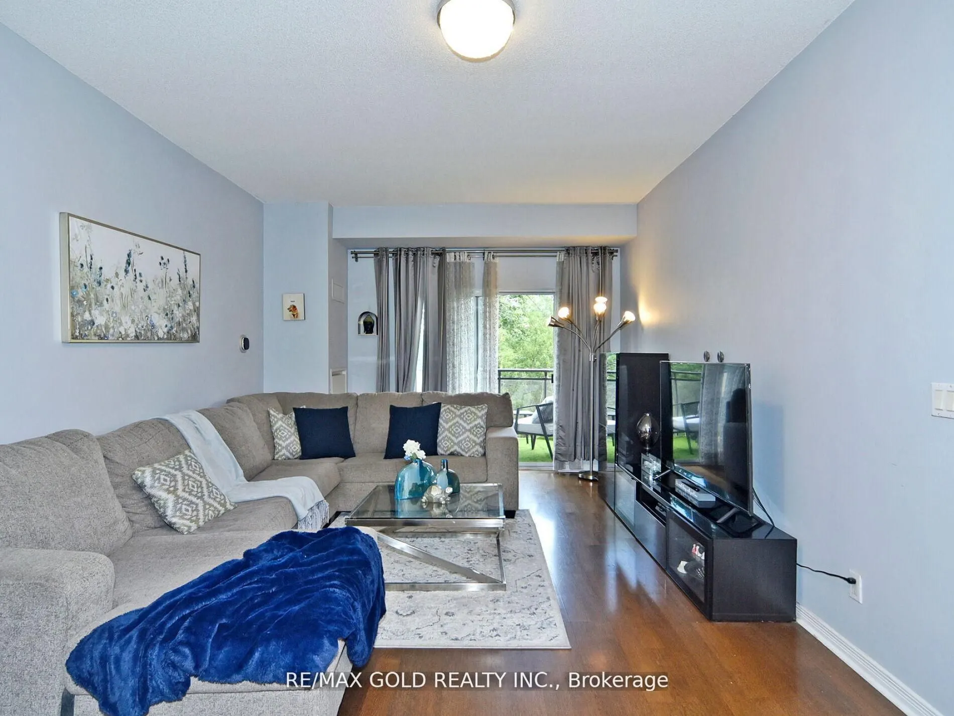 2 Maison Parc Court, #404