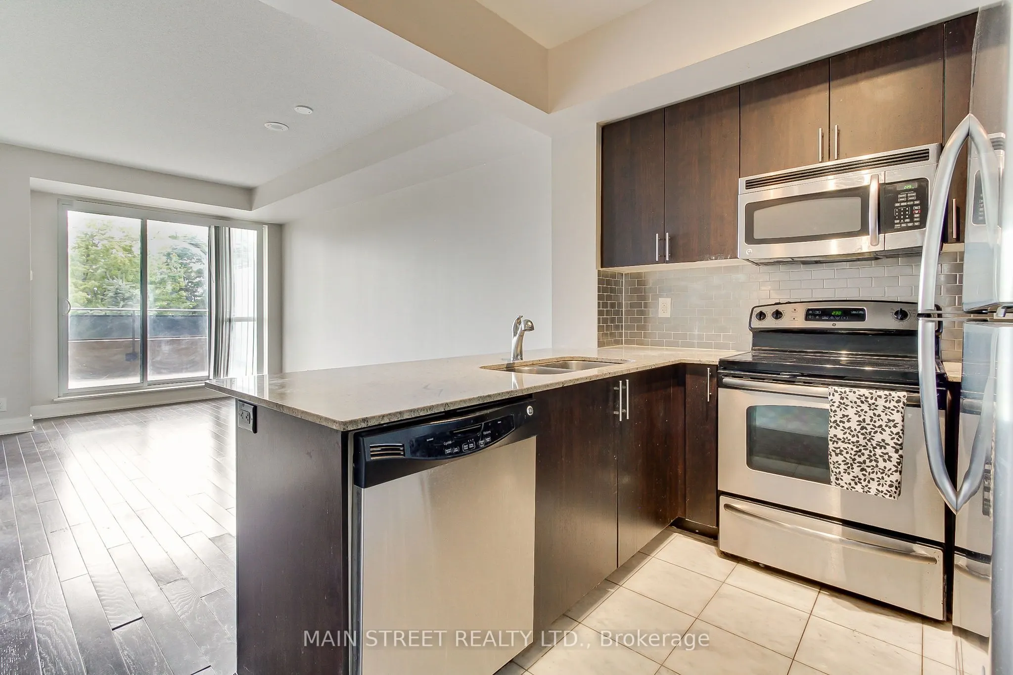 520 Steeles Avenue, #308