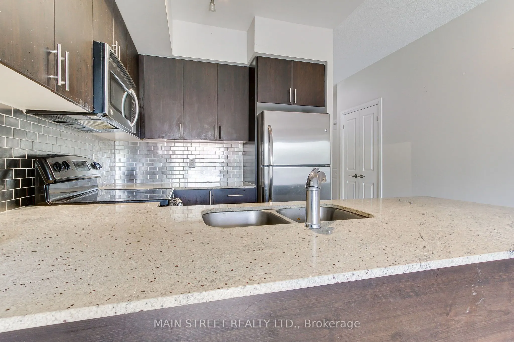 520 Steeles Avenue, #308