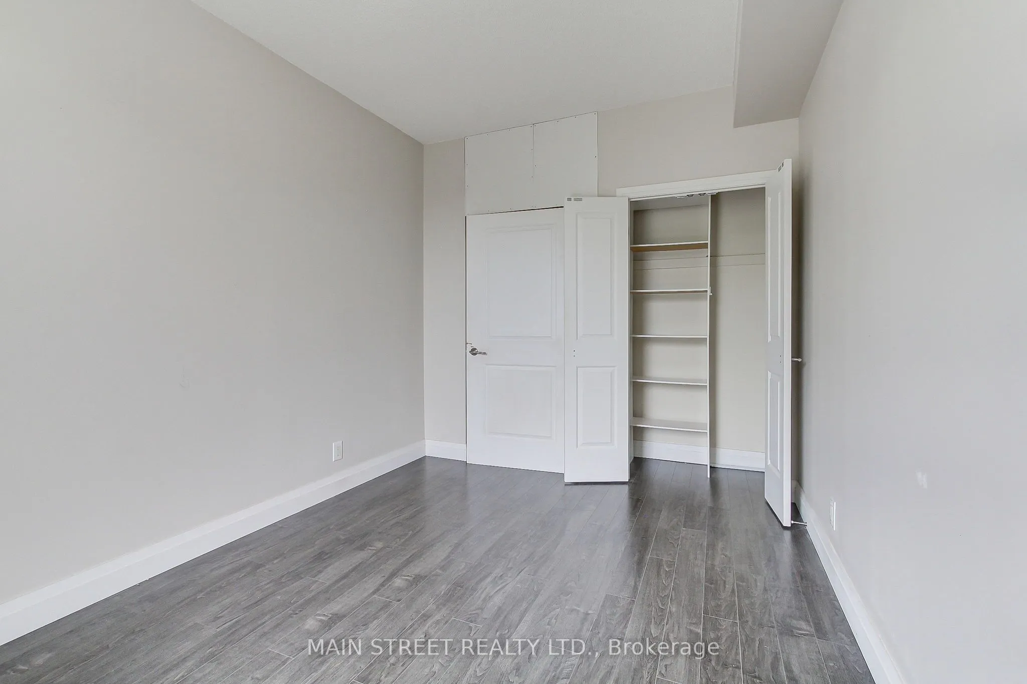 520 Steeles Avenue, #308