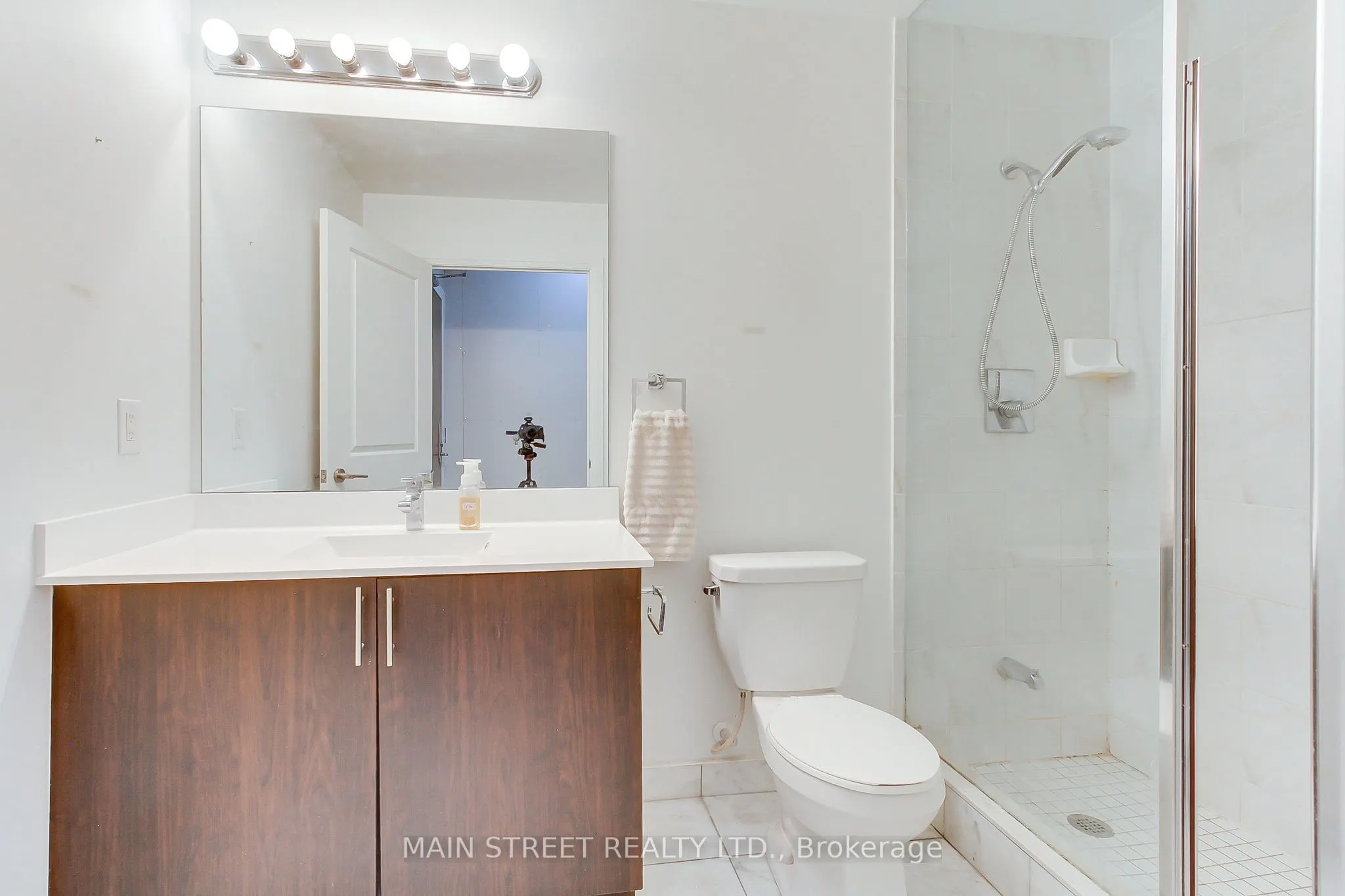 520 Steeles Avenue, #308