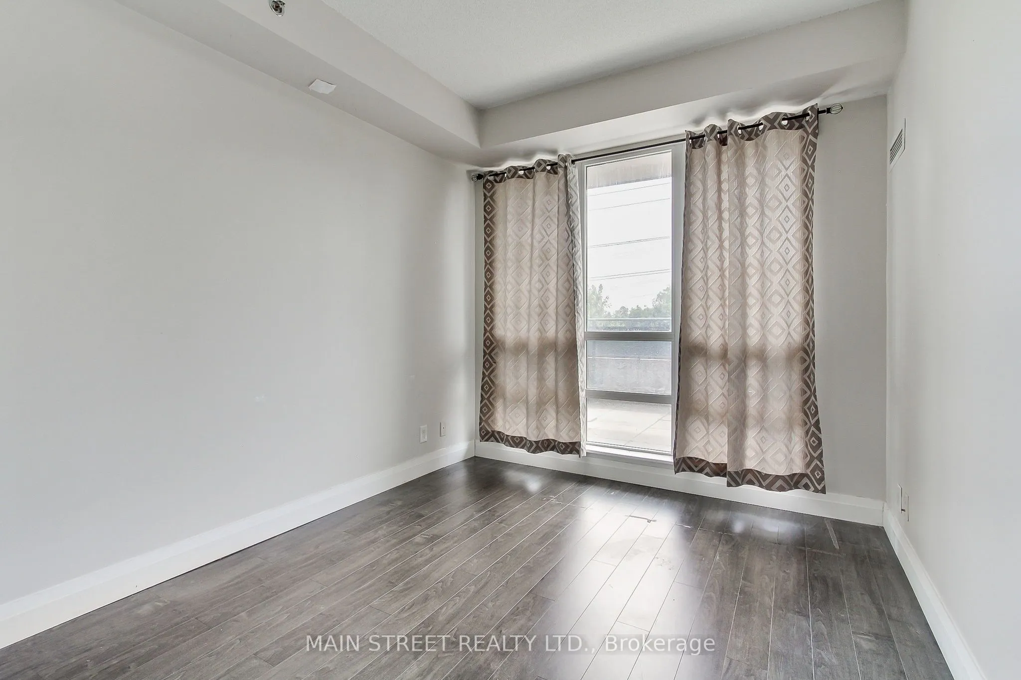 520 Steeles Avenue, #308