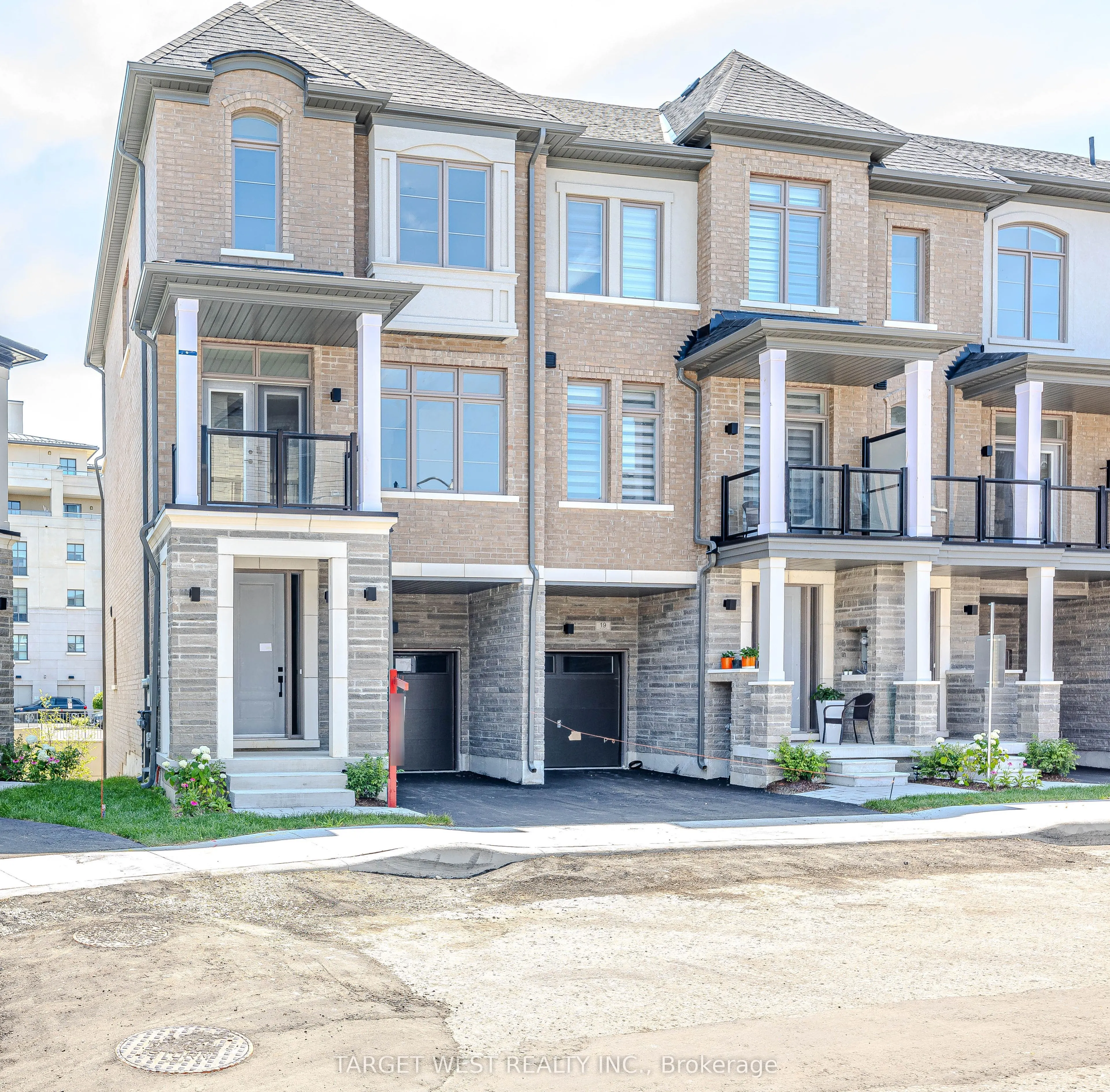 23 Archambault Way