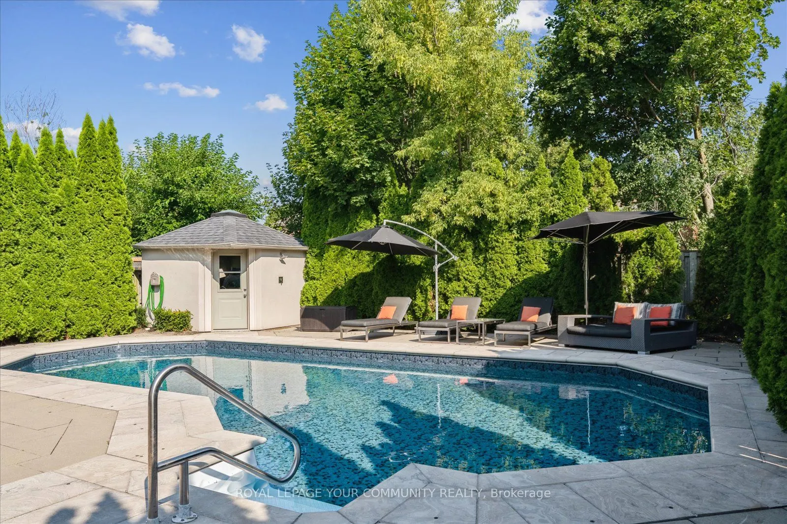 8 Winterport Court