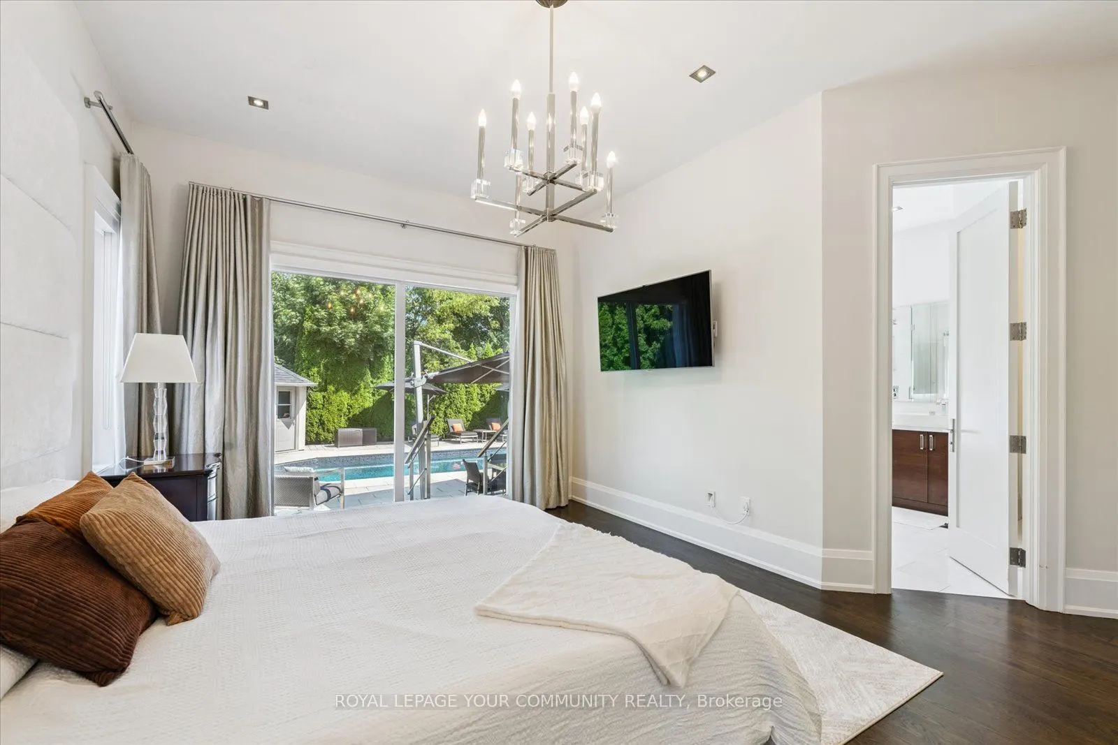 8 Winterport Court